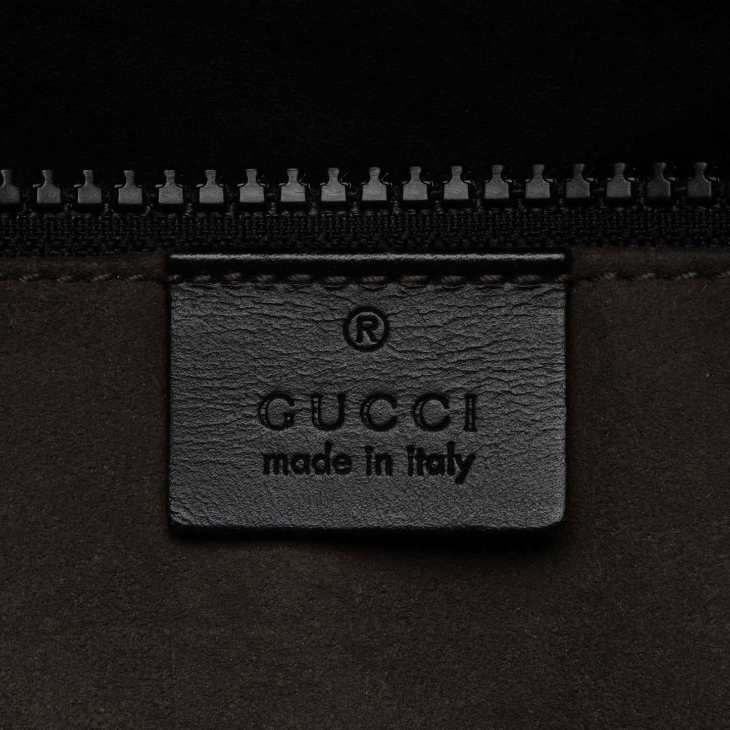 Gucci GG Supreme Flat Front Zip Messenger (SHF-7C0ZEs)