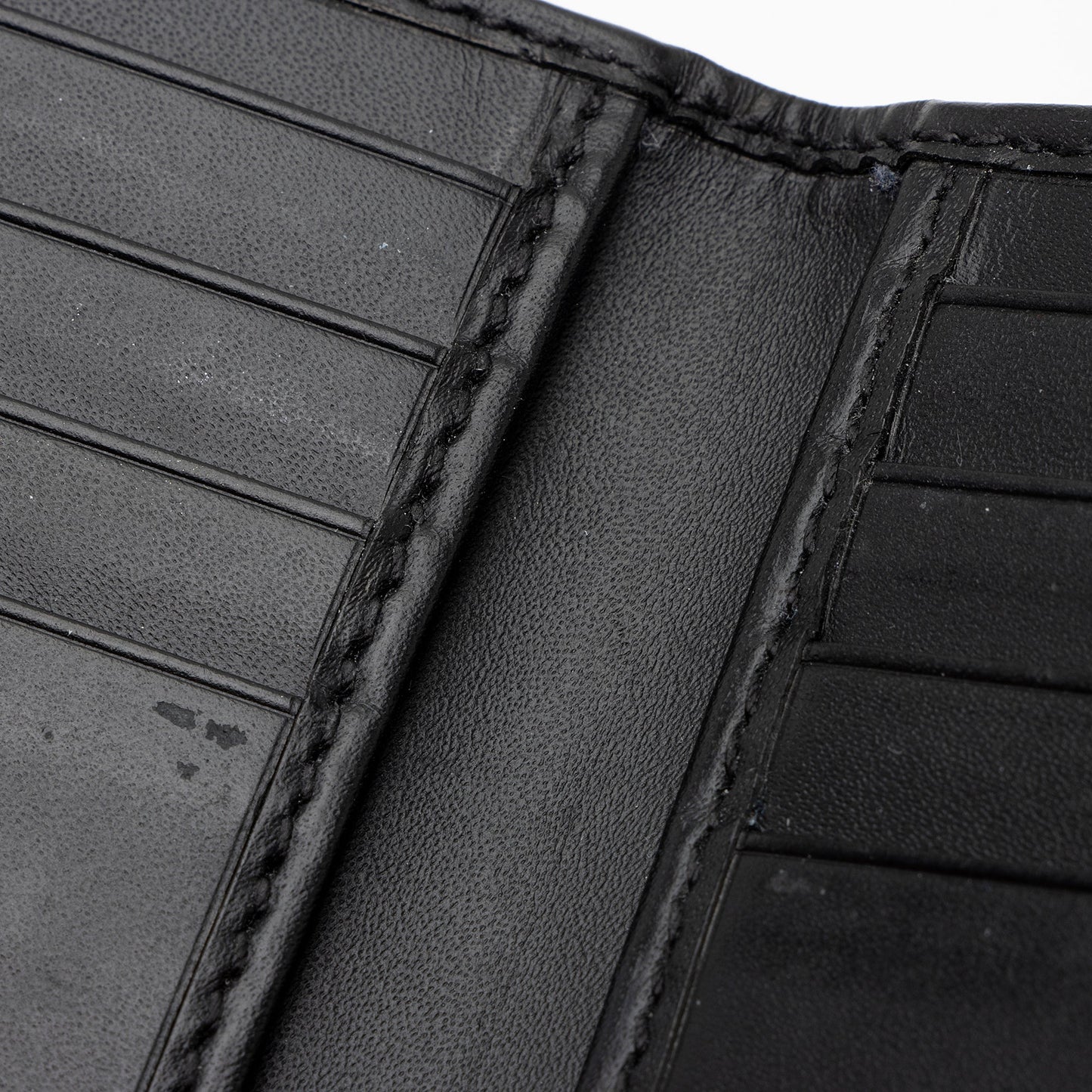 Gucci GG Supreme Leather Bi-Fold Wallet (SHF-tY4GX9)