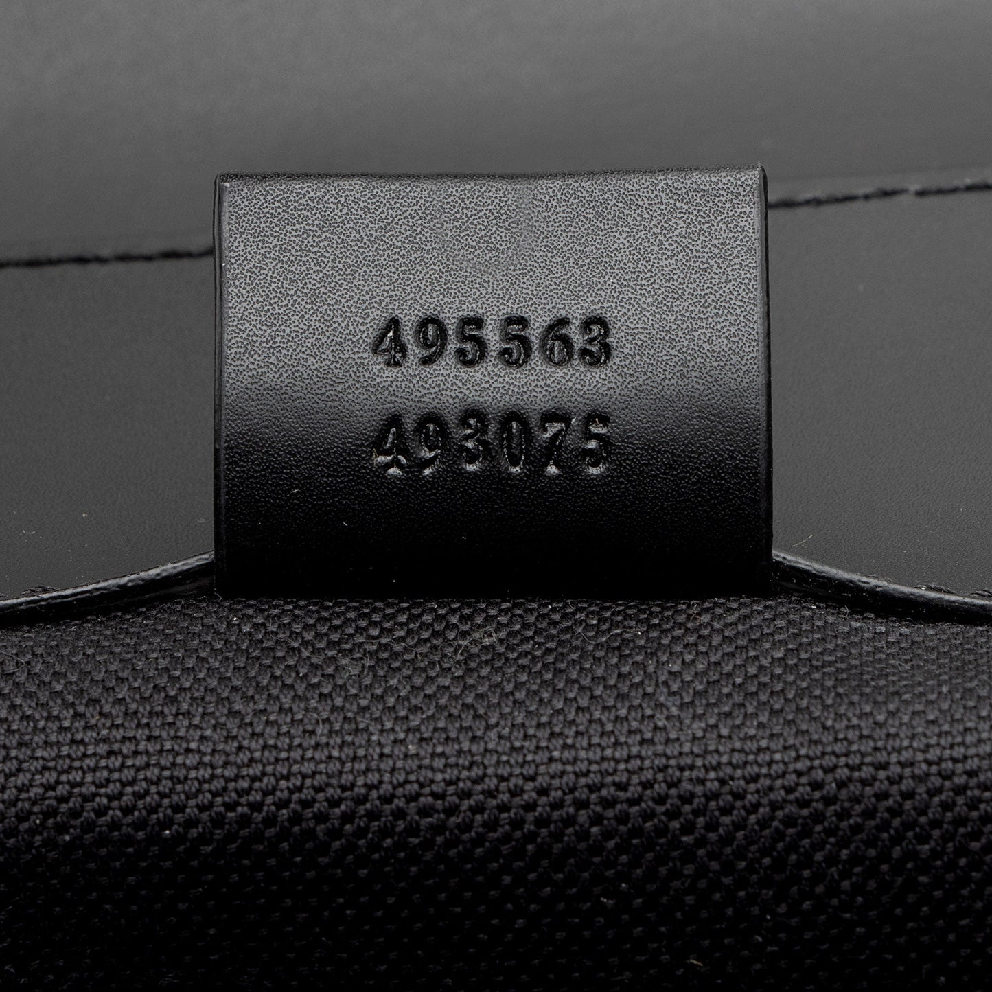 Gucci GG Supreme Medium Flap Backpack (SHF-NNj9Jx)