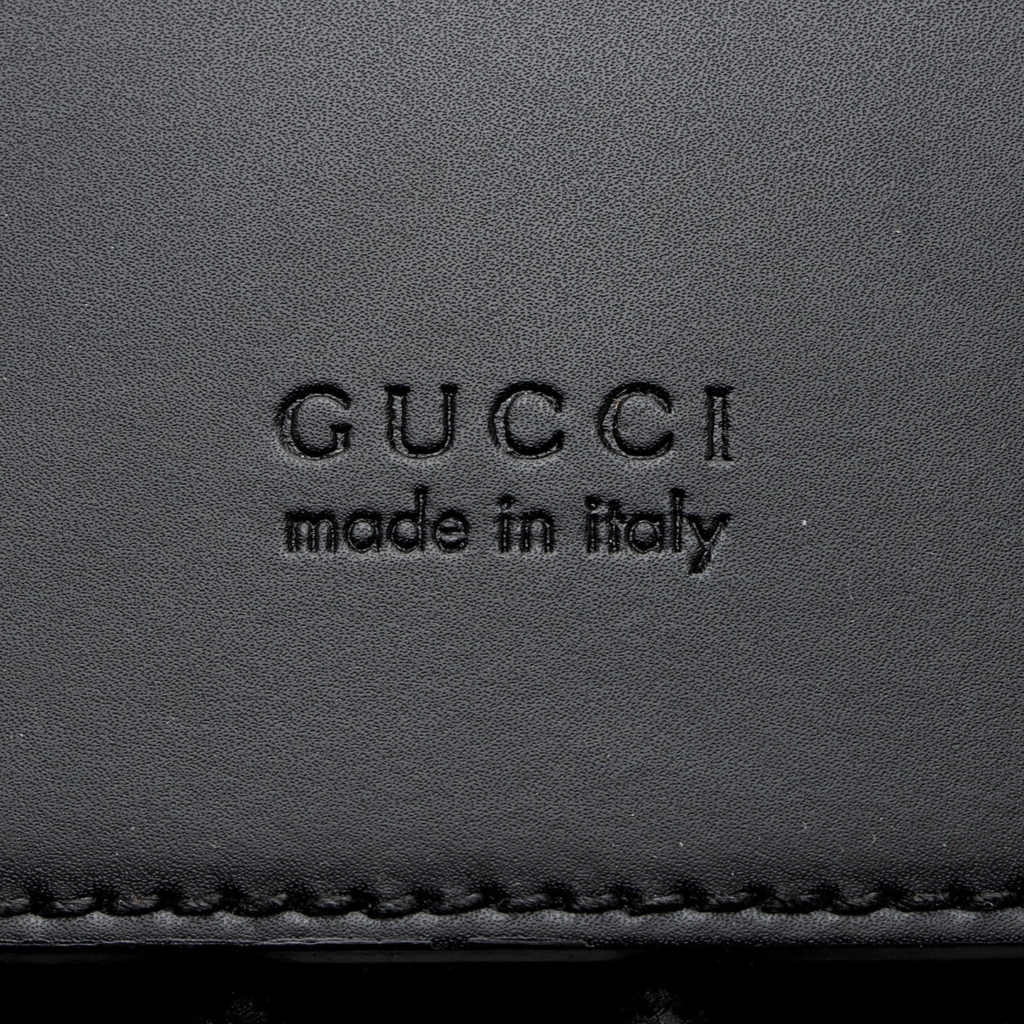 Gucci GG Supreme Medium Flap Backpack (SHF-NNj9Jx)