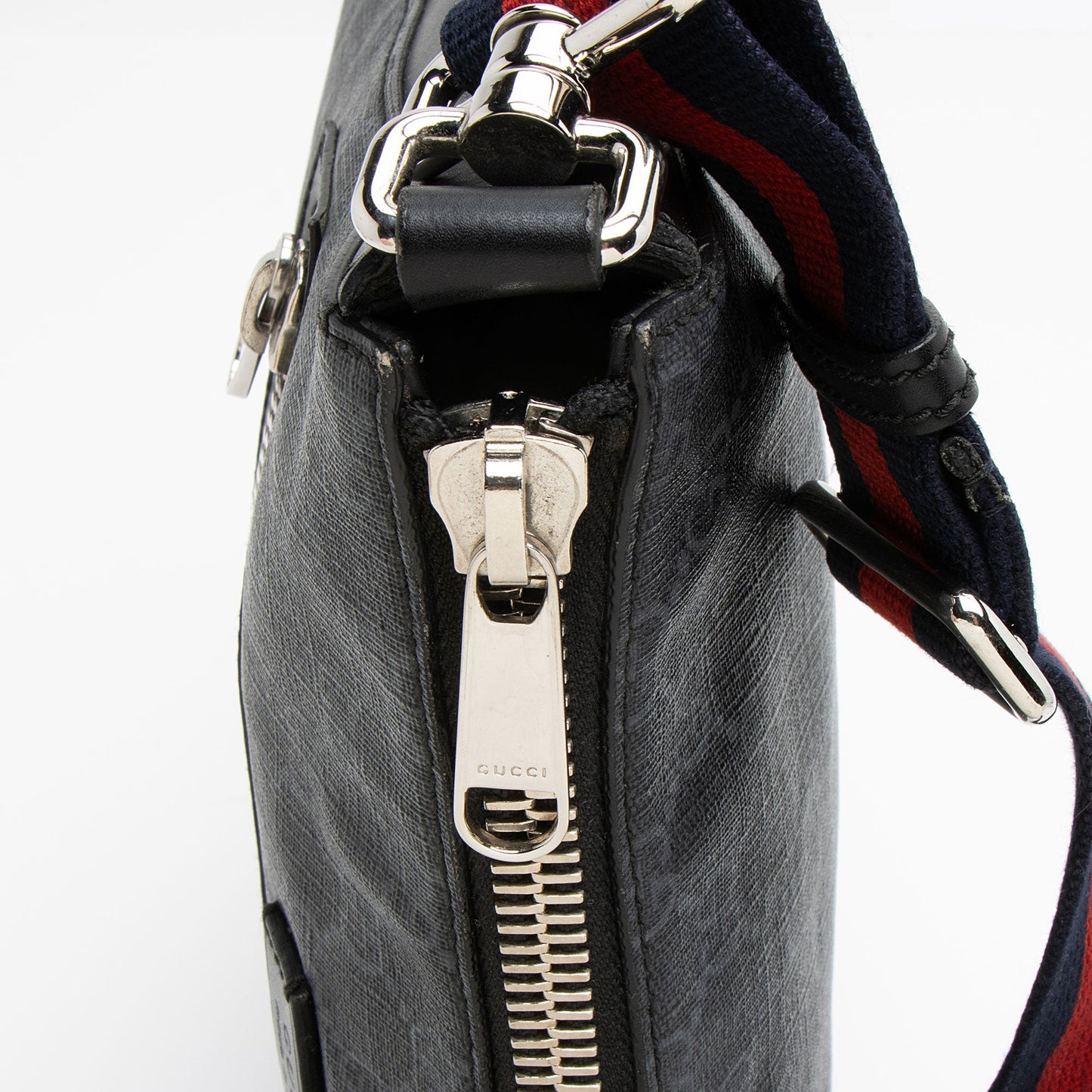 Gucci GG Supreme Medium Messenger
