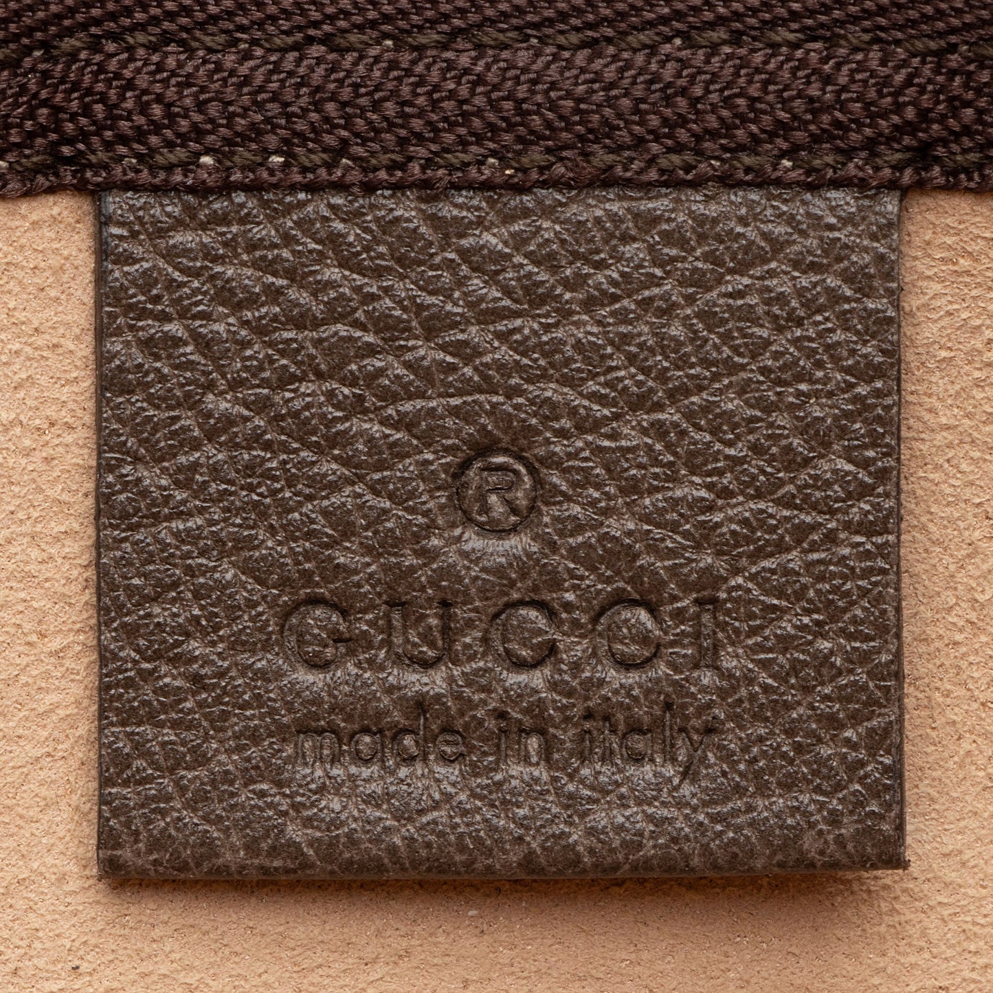 Gucci GG Supreme Pochette