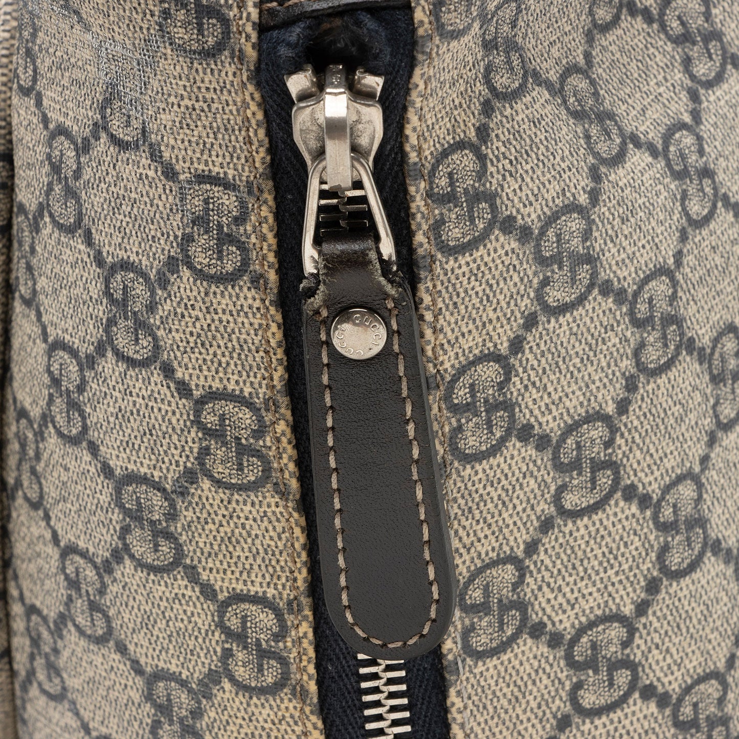 Gucci GG Supreme Pocket Messenger (SHF-z1WHUn)