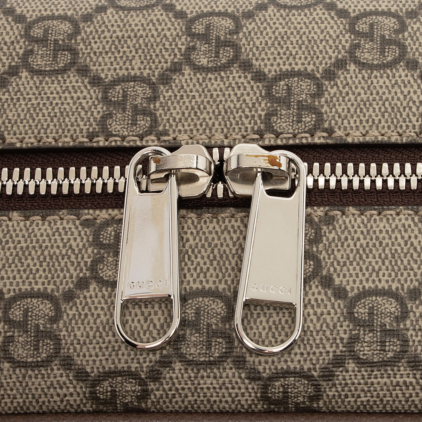 Gucci GG Supreme Square Shoulder Bag (SHF-FRVhxl)