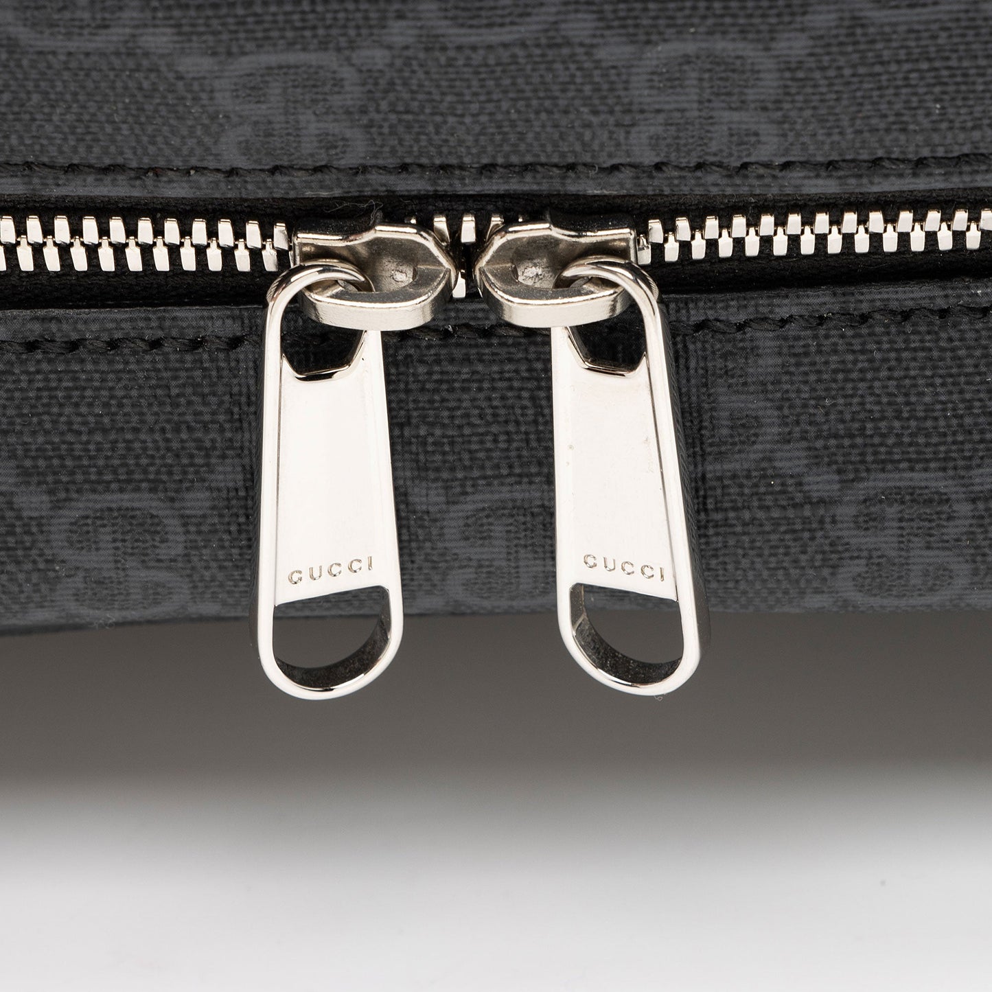 Gucci GG Supreme Square Shoulder Bag (SHF-ITmRpz)