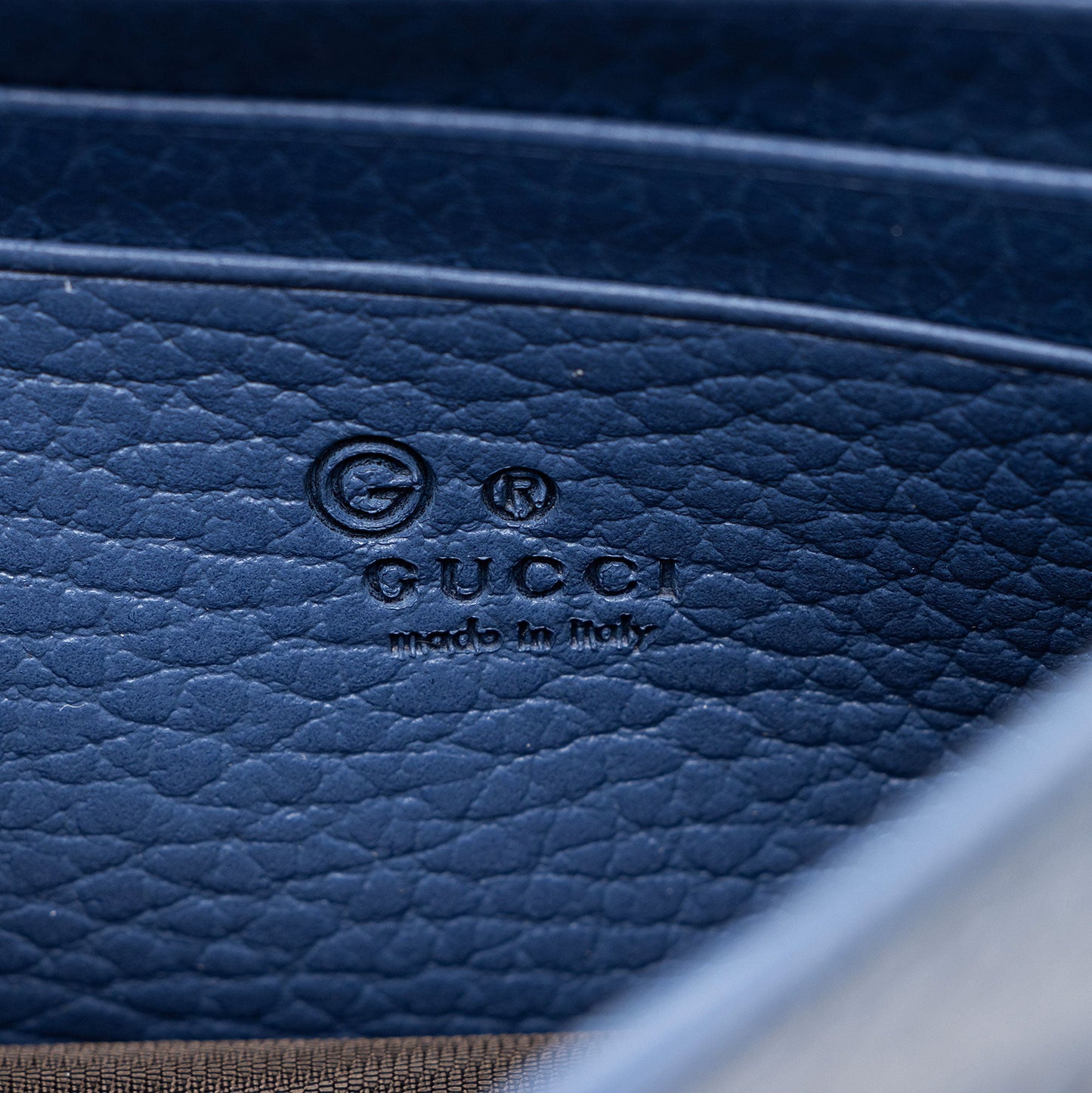 Gucci Grained Calfskin Interlocking G Chain Wallet (SHF-kaCeFG)