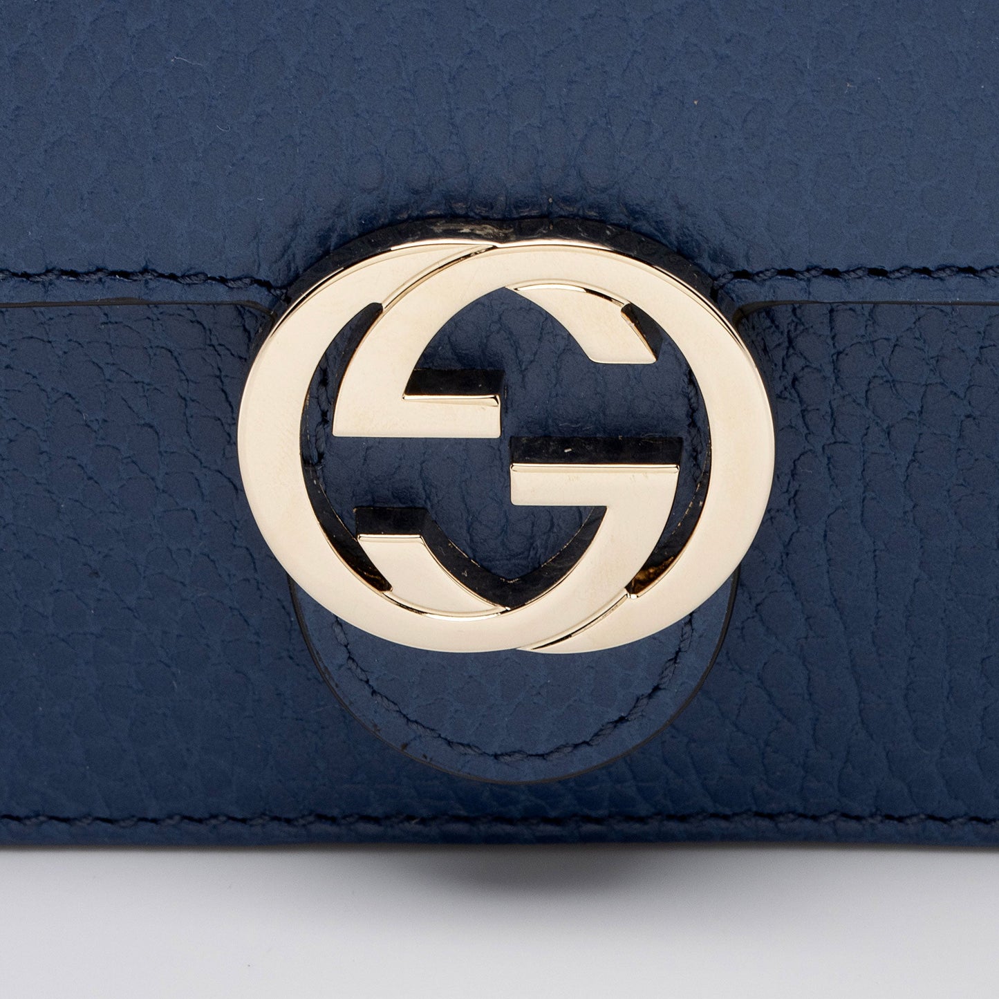 Gucci Grained Calfskin Interlocking G Chain Wallet (SHF-hln5dz)