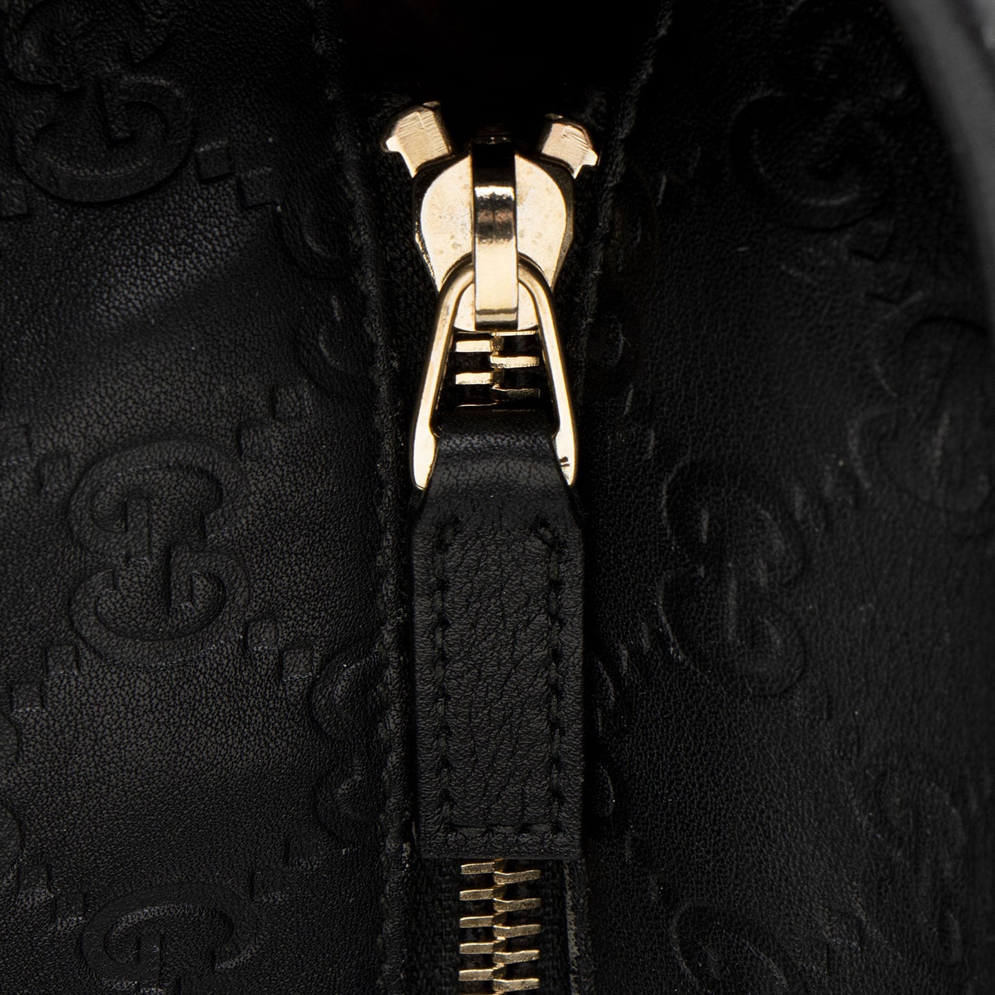Gucci Guccissima Leather Classic Medium Zip Tote (SHF-CnrScb)