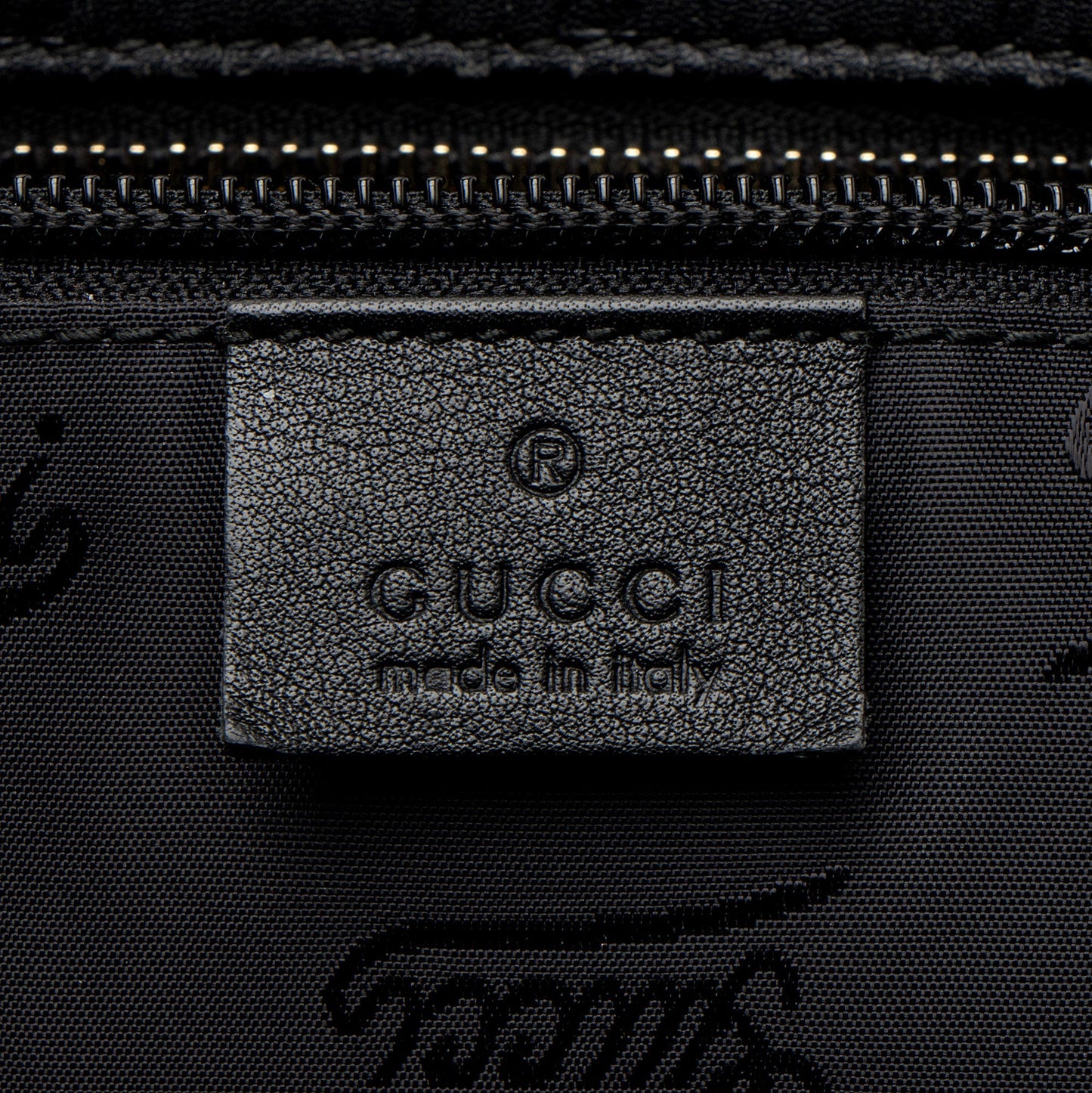 Gucci Guccissima Leather Classic Medium Zip Tote (SHF-CnrScb)