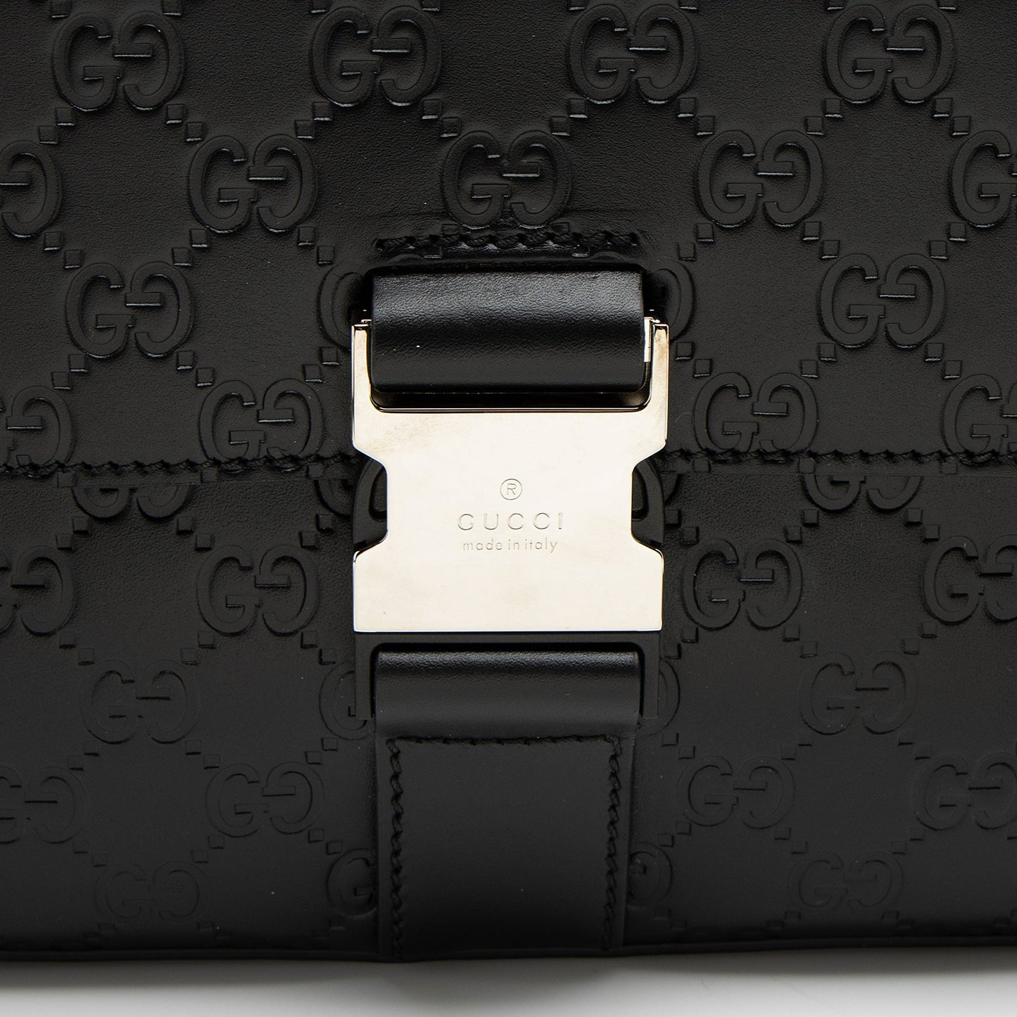 Gucci Guccissima Leather Buckle Messenger (SHF-hZFpSA)