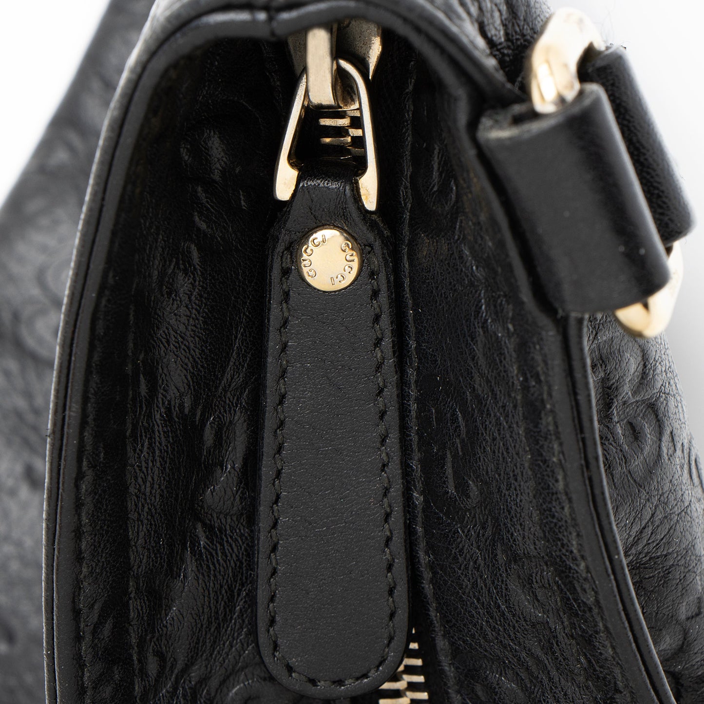 Gucci Guccissima Leather Flat Messenger (SHF-b6Jy3q)