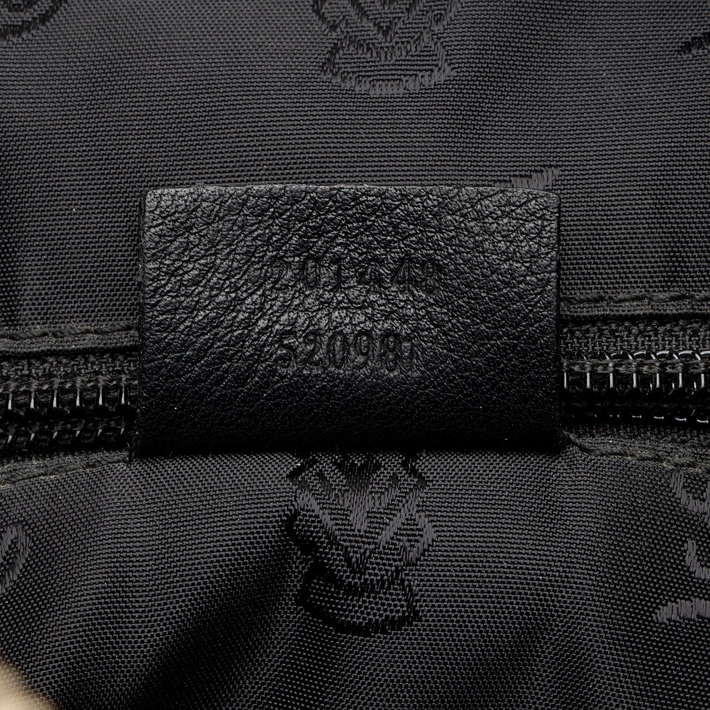Gucci Guccissima Leather Messenger (SHF-poP2VB)