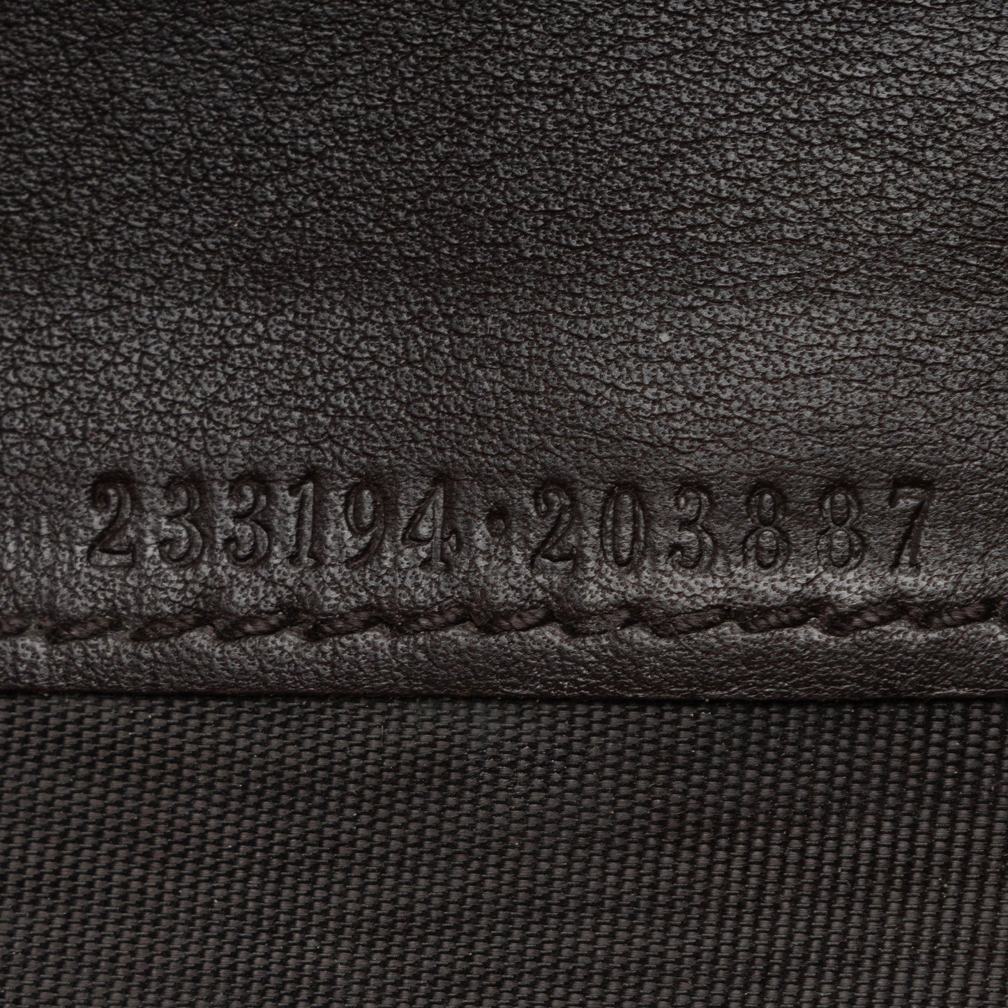 Gucci Guccissima Leather Zip Around Wallet (SHF-HM3fsw)