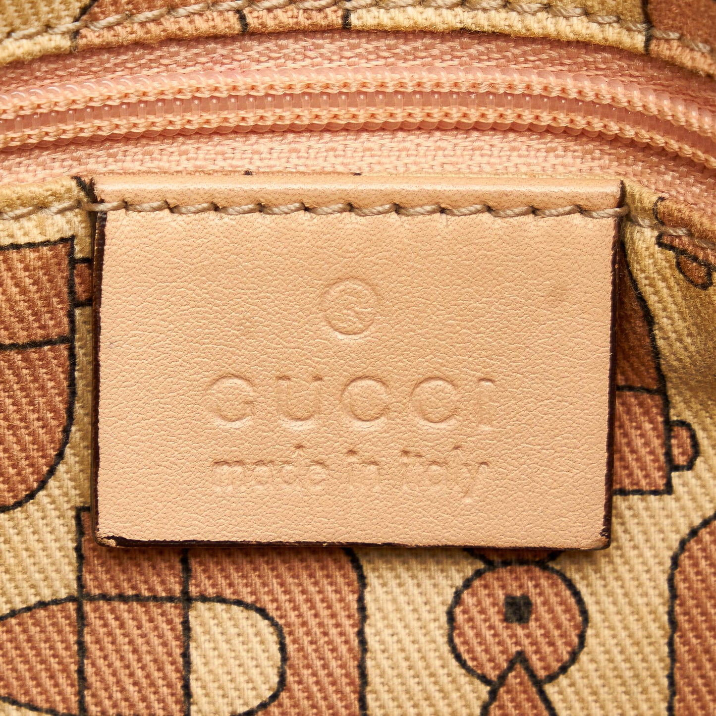 Gucci Guccissima Pelham Shoulder Bag (SHG-31949)