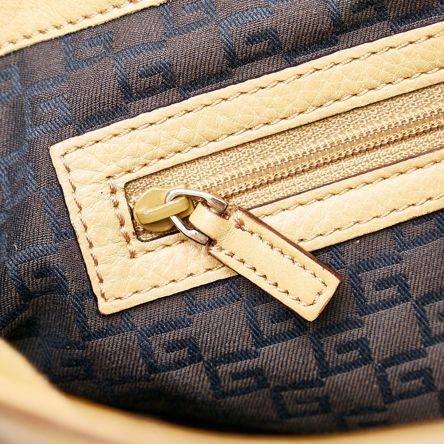 Gucci Leather Handbag (SHG-31046)
