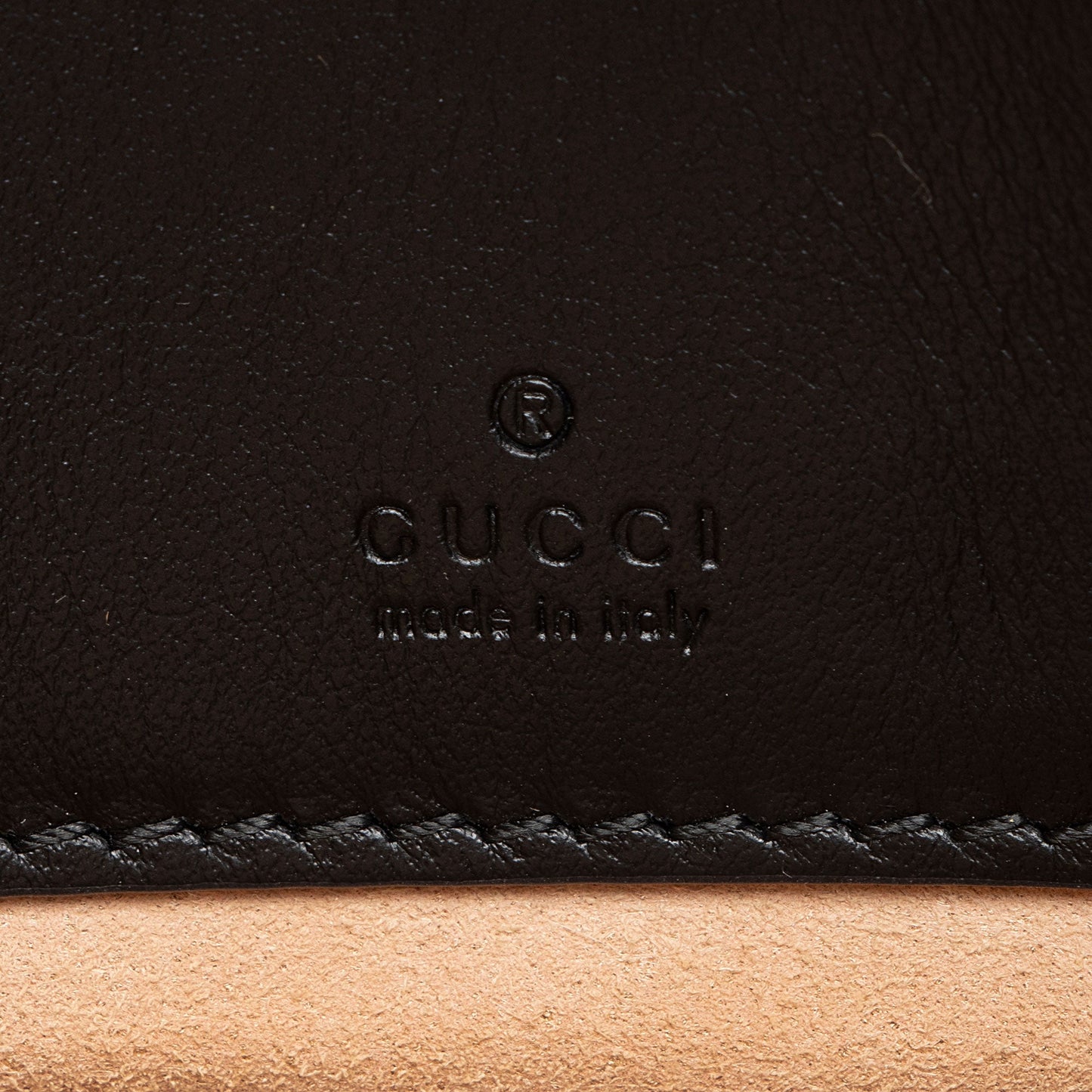 Gucci Matelasse Leather GG Marmont Round Wristlet (SHF-Zt6z5J)