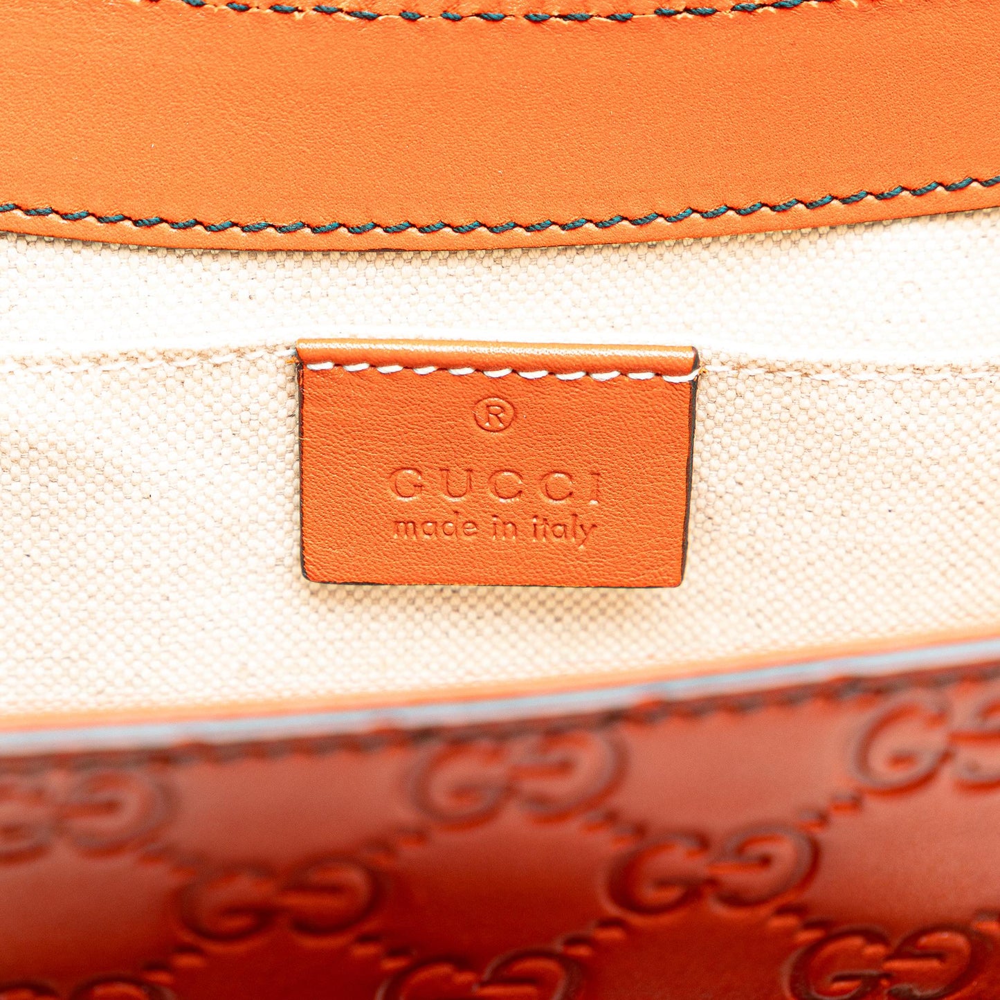 Gucci Medium Microguccissima Emily Shoulder Bag (SHG-i9EtK2)