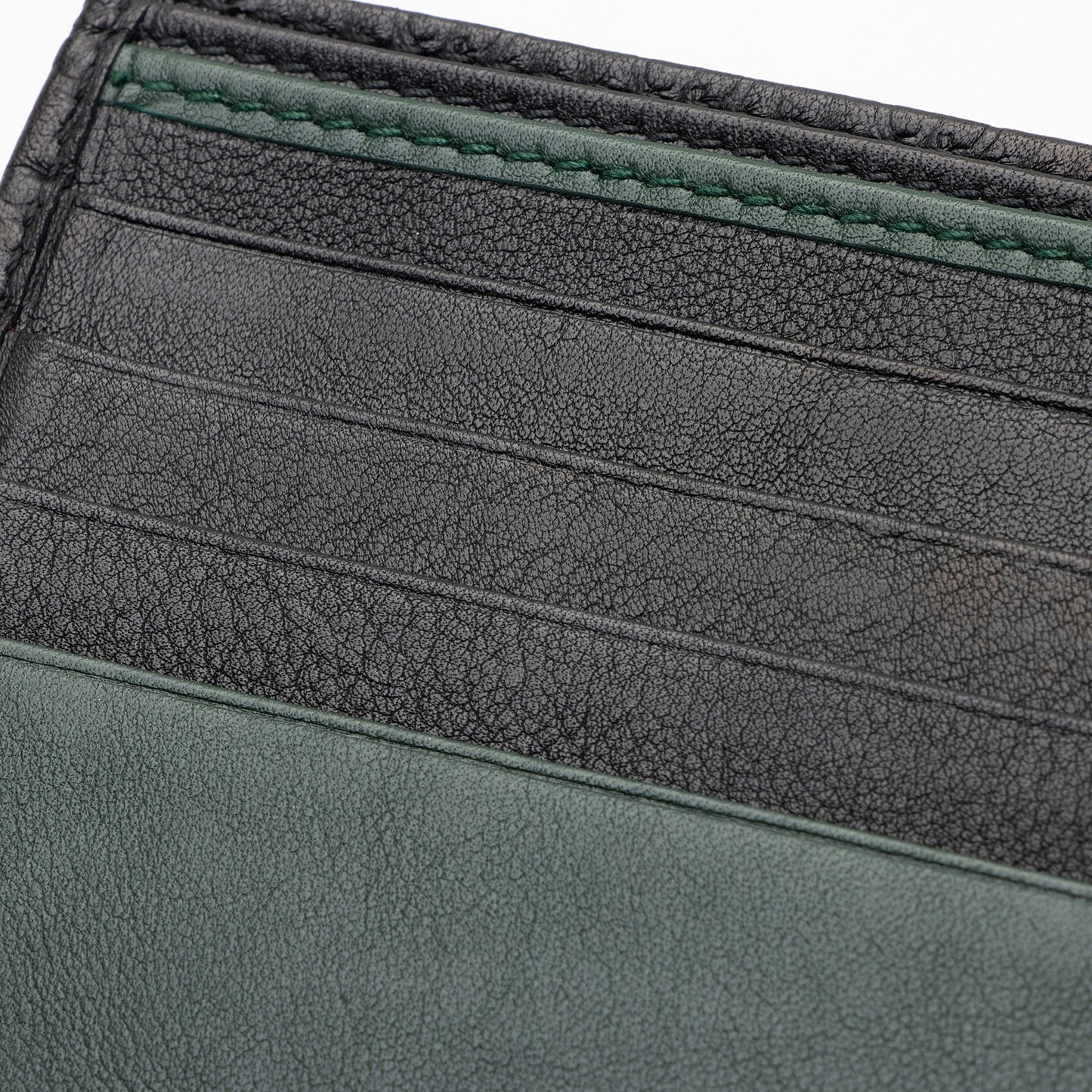 Gucci Microguccissima Leather Bi-Fold Wallet (SHF-EFQIQE)