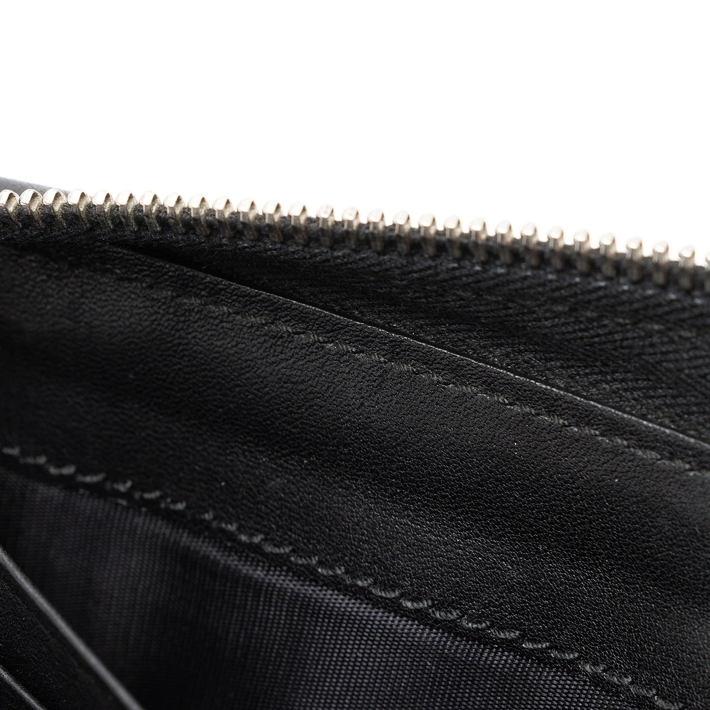 Gucci Microguccissima Leather Zip Around Wallet (SHF-hxo3sm)