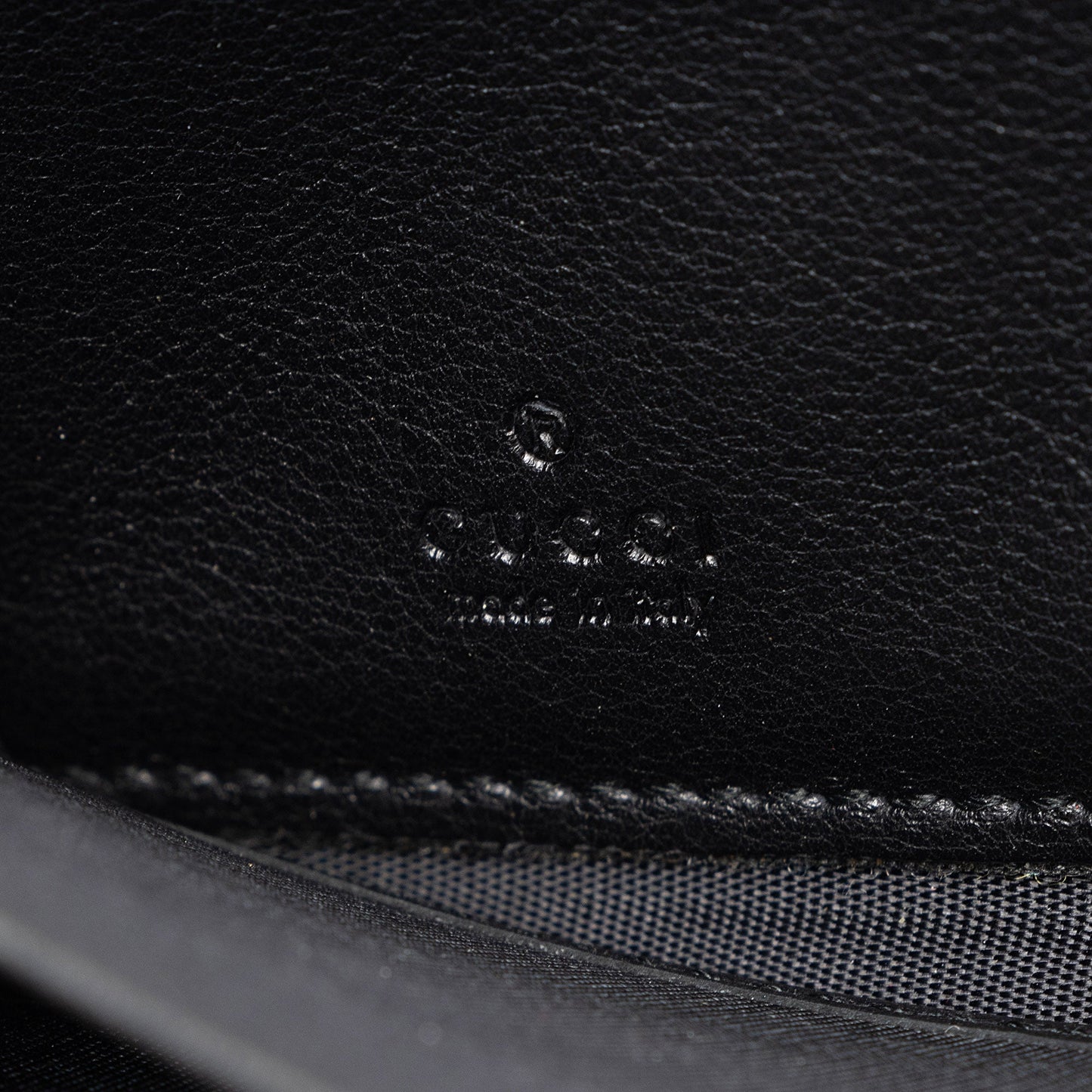 Gucci Microguccissima Leather Zip Around Wallet (SHF-hxo3sm)