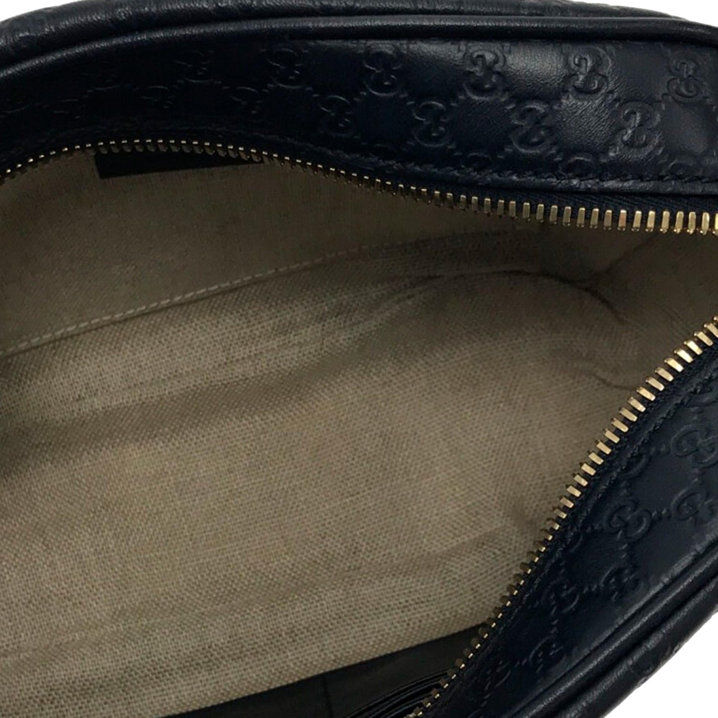 Gucci Mini Microguccissima Bree Crossbody (SHG-P4FNMI)