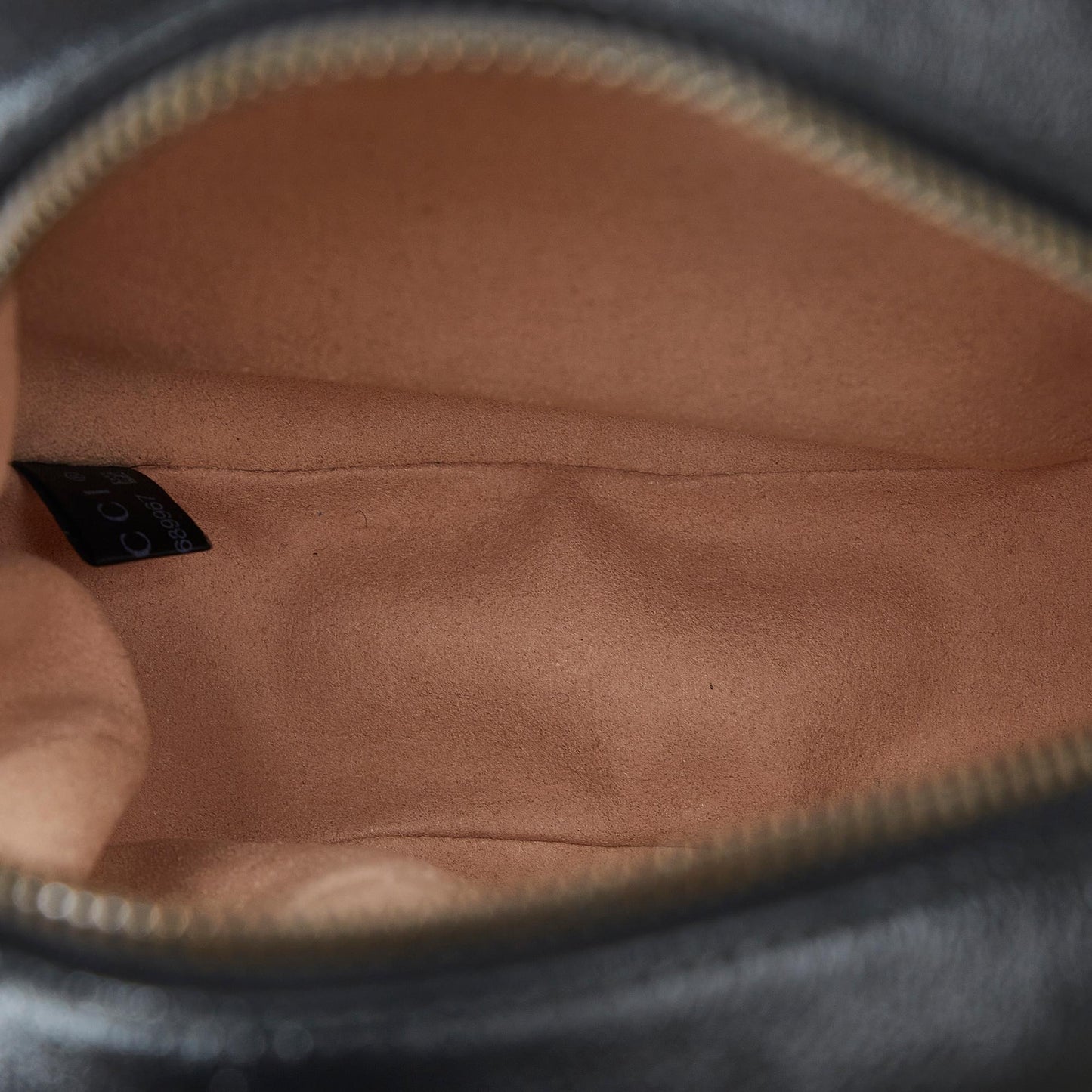 Gucci Mini Torchon GG Marmont Round Crossbody Bag (SHG-eGqyXA)
