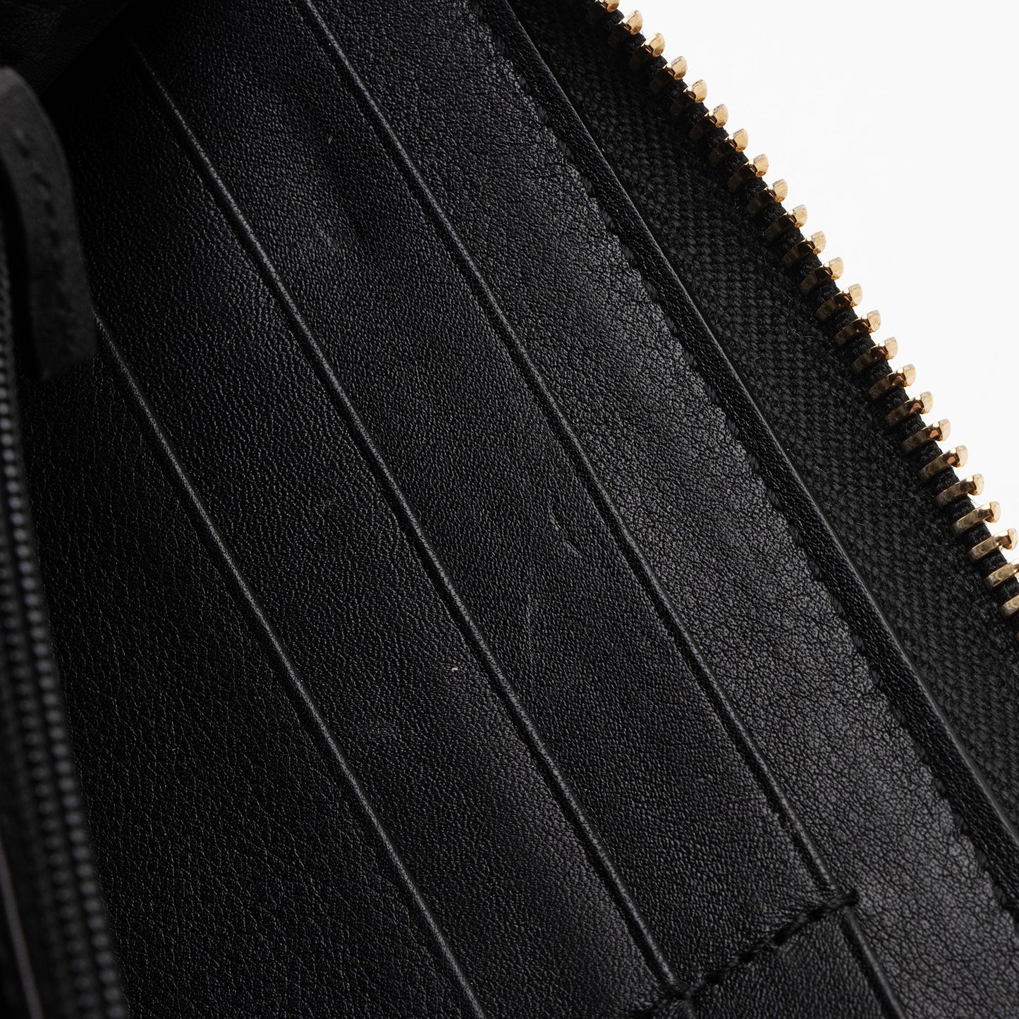 Gucci Patent Leather Soho Zip Around Wallet (SHF-OZVoQd)