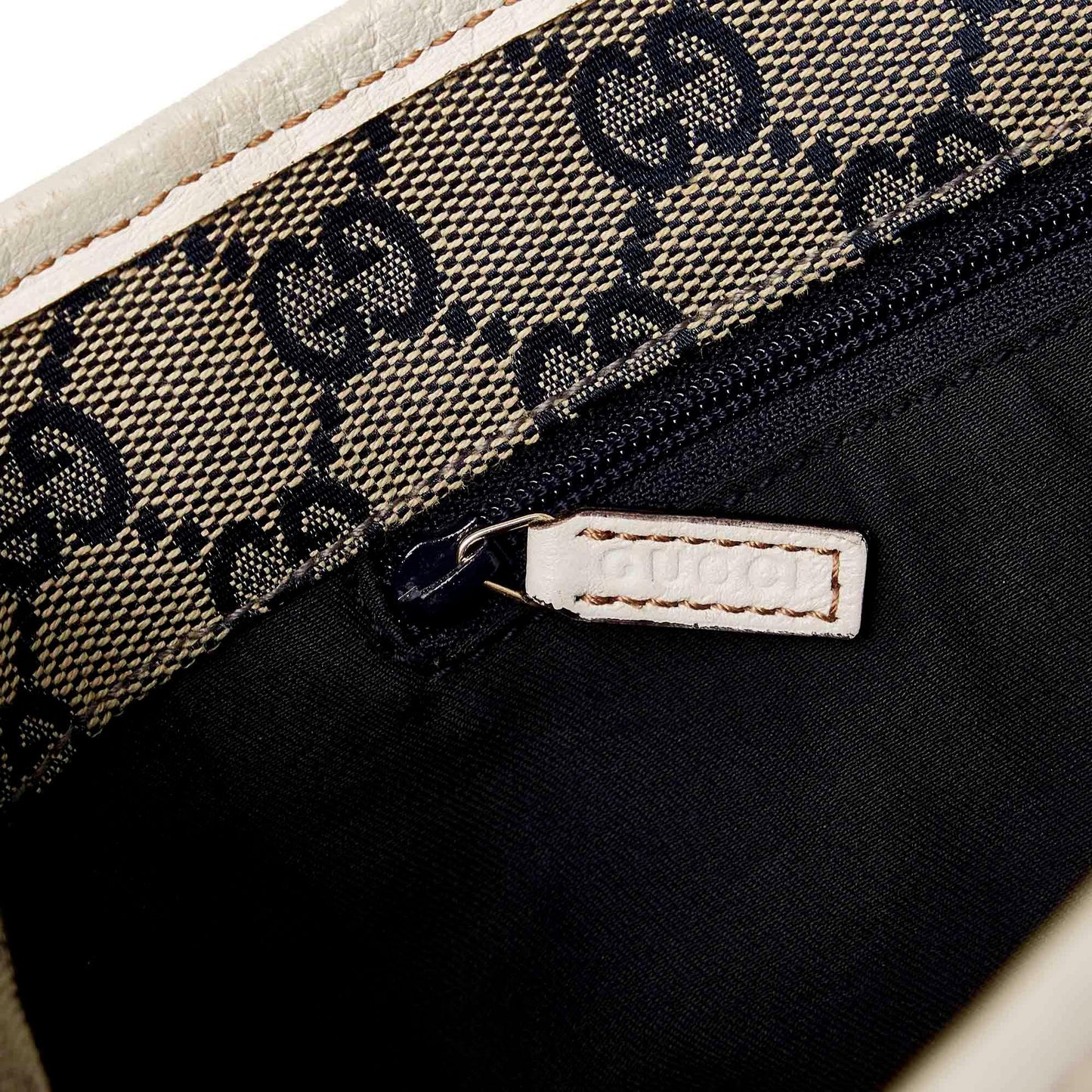 Gucci Pelham Leather Shoulder Bag (SHG-21129)