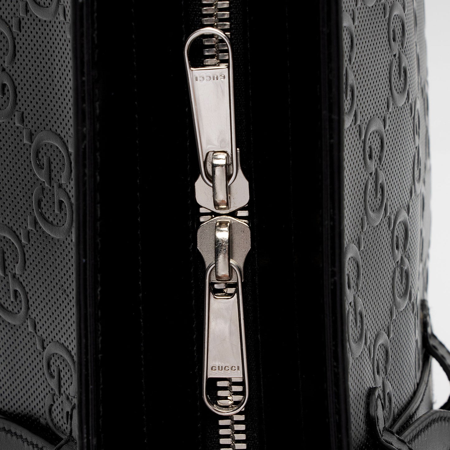 Gucci Perforated GG Embossed Zip Tote (SHF-Rjdpkd)