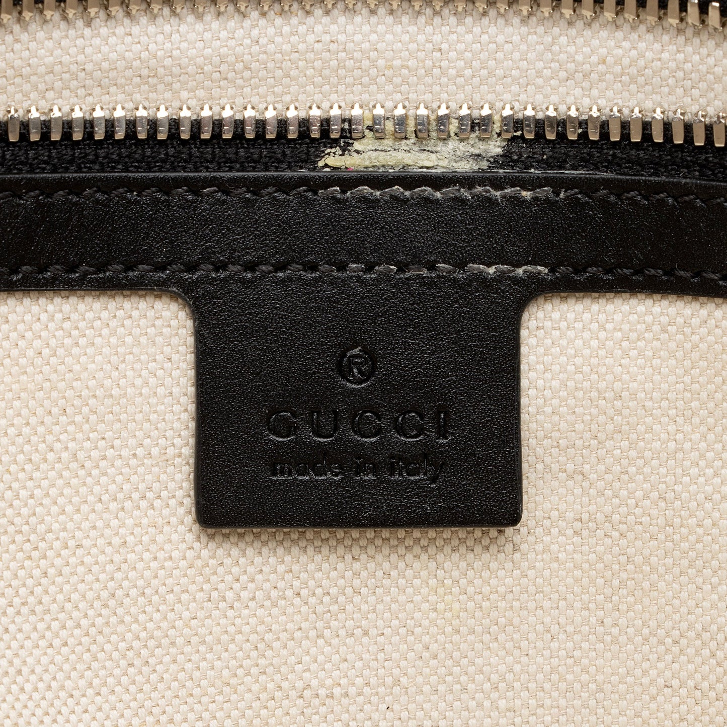 Gucci Perforated GG Embossed Zip Tote (SHF-Rjdpkd)