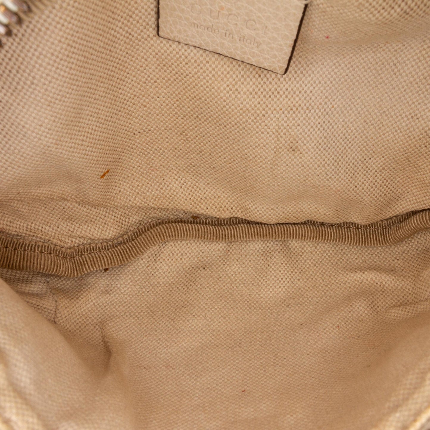 Gucci Small Logo Belt Bag (SHG-4D5HQu)