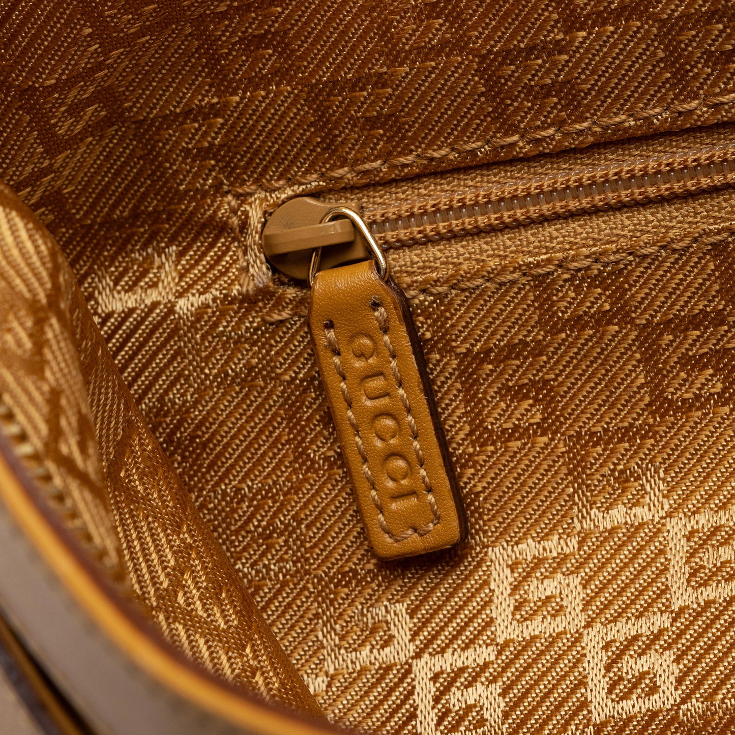 Gucci Vintage Suede Bamboo Medium Hobo (SHF-3Ppy3r)