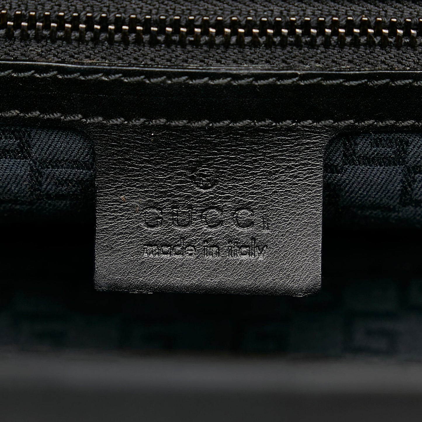 Gucci Wood Hook Closure Leather Handbag (SHG-36643)