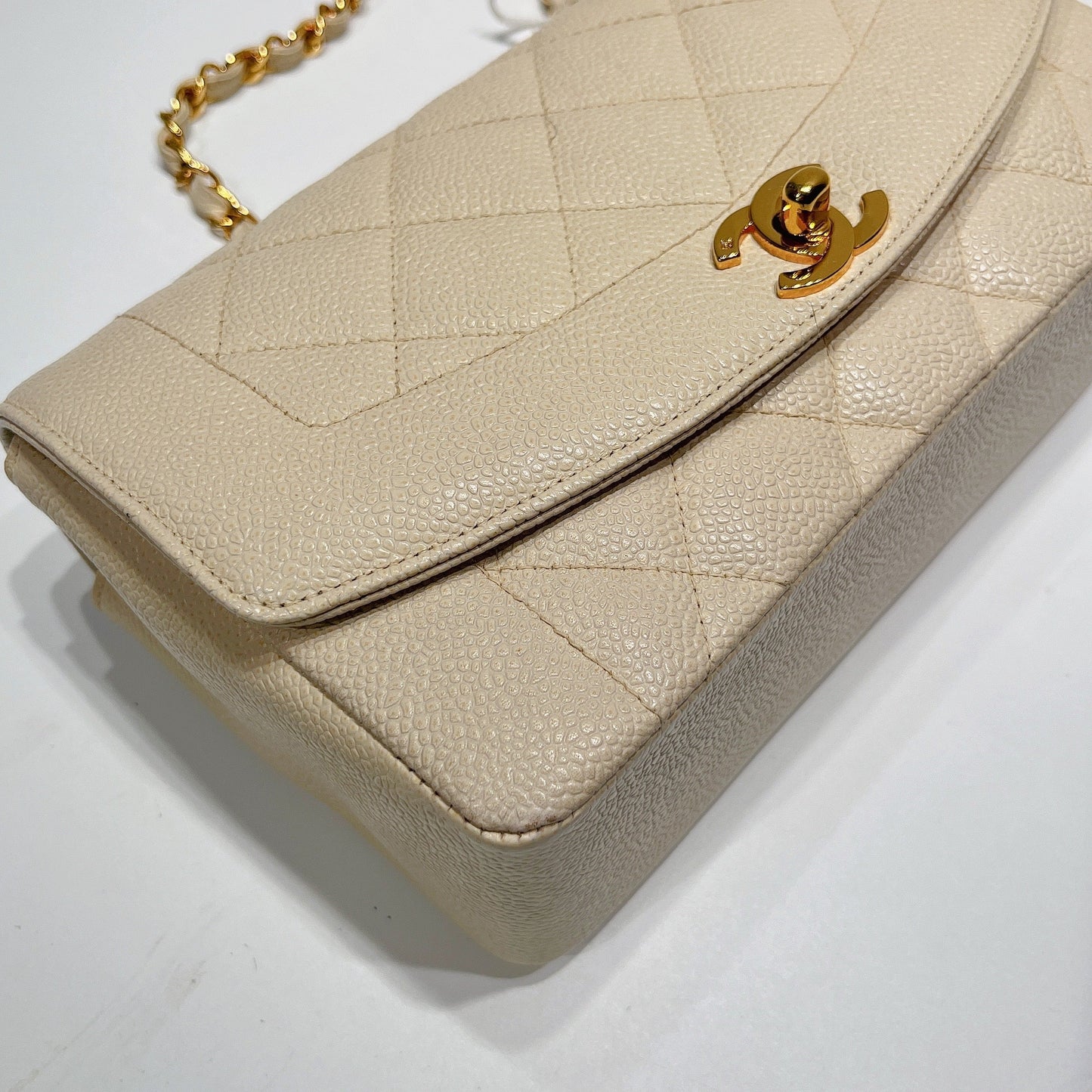 No.3501-Chanel Vintage Caviar Diana Bag 22cm