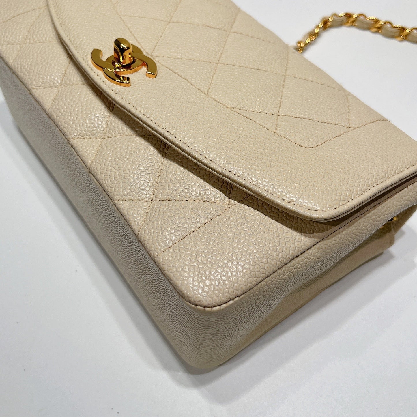 No.3501-Chanel Vintage Caviar Diana Bag 22cm