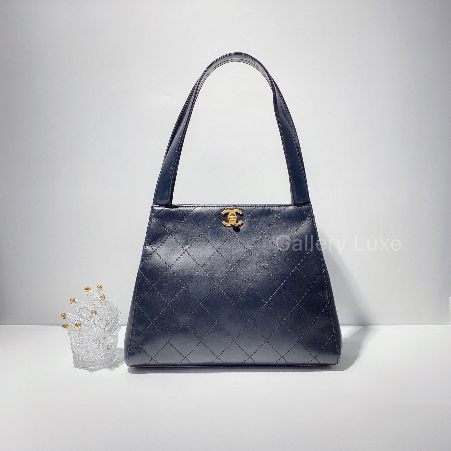 No.2495-Chanel Vintage Lambskin Turn Lock Shoulder Bag