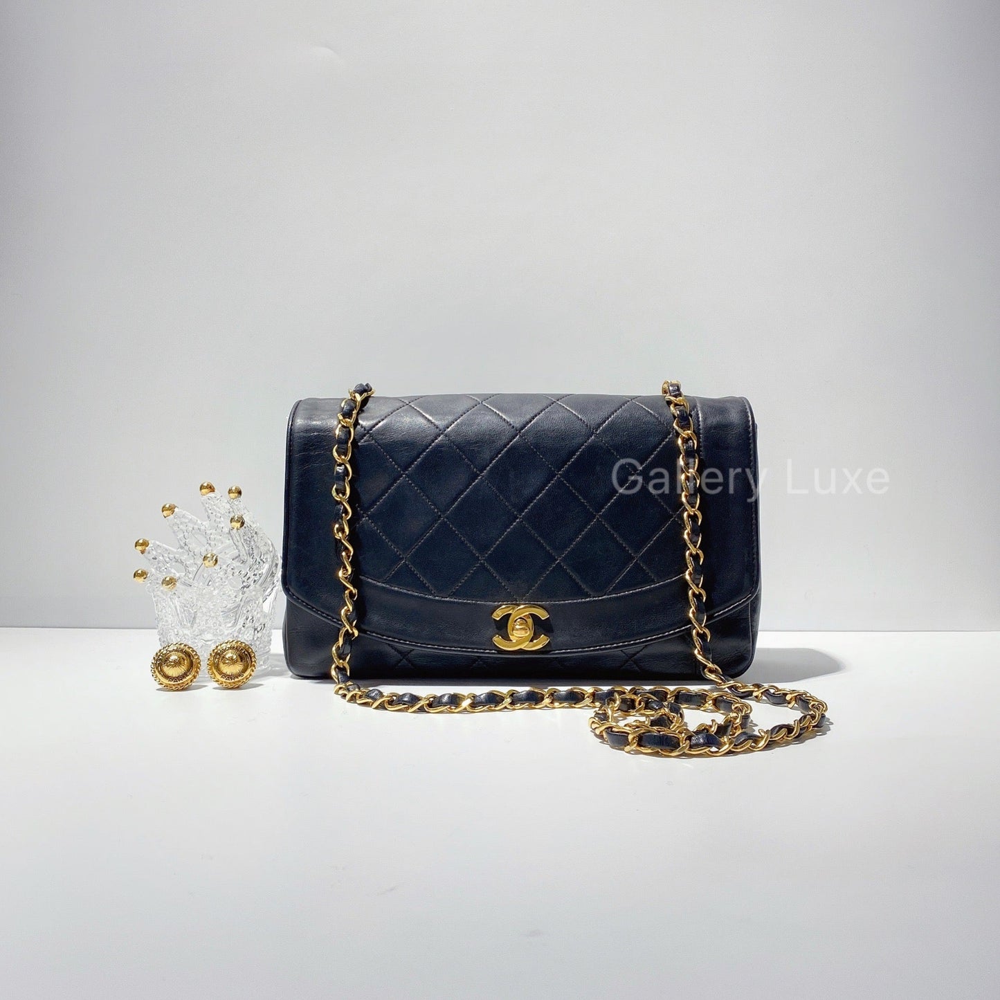 No.2057-Chanel Vintage Lambskin Diana Bag 25cm