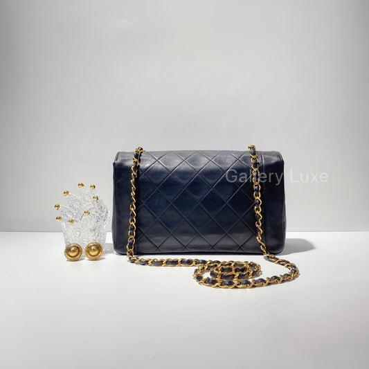 No.2057-Chanel Vintage Lambskin Diana Bag 25cm