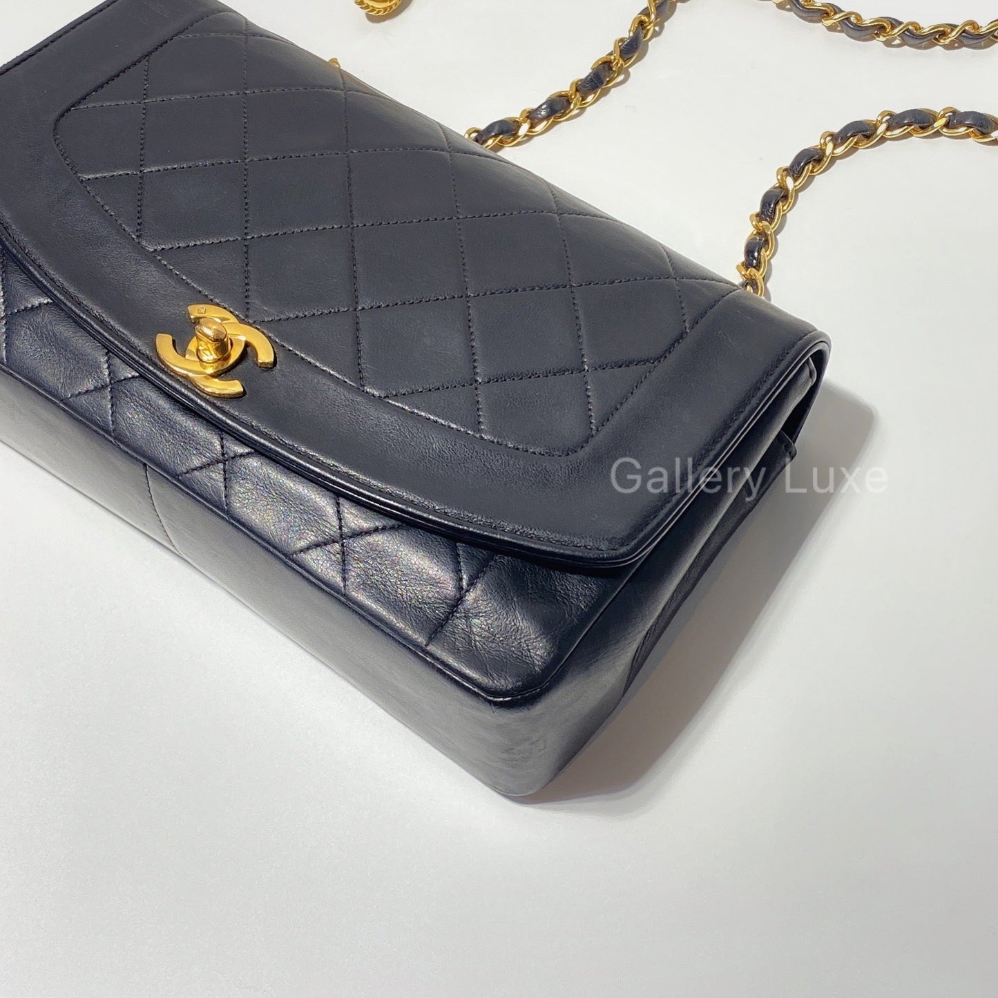 No.2057-Chanel Vintage Lambskin Diana Bag 25cm
