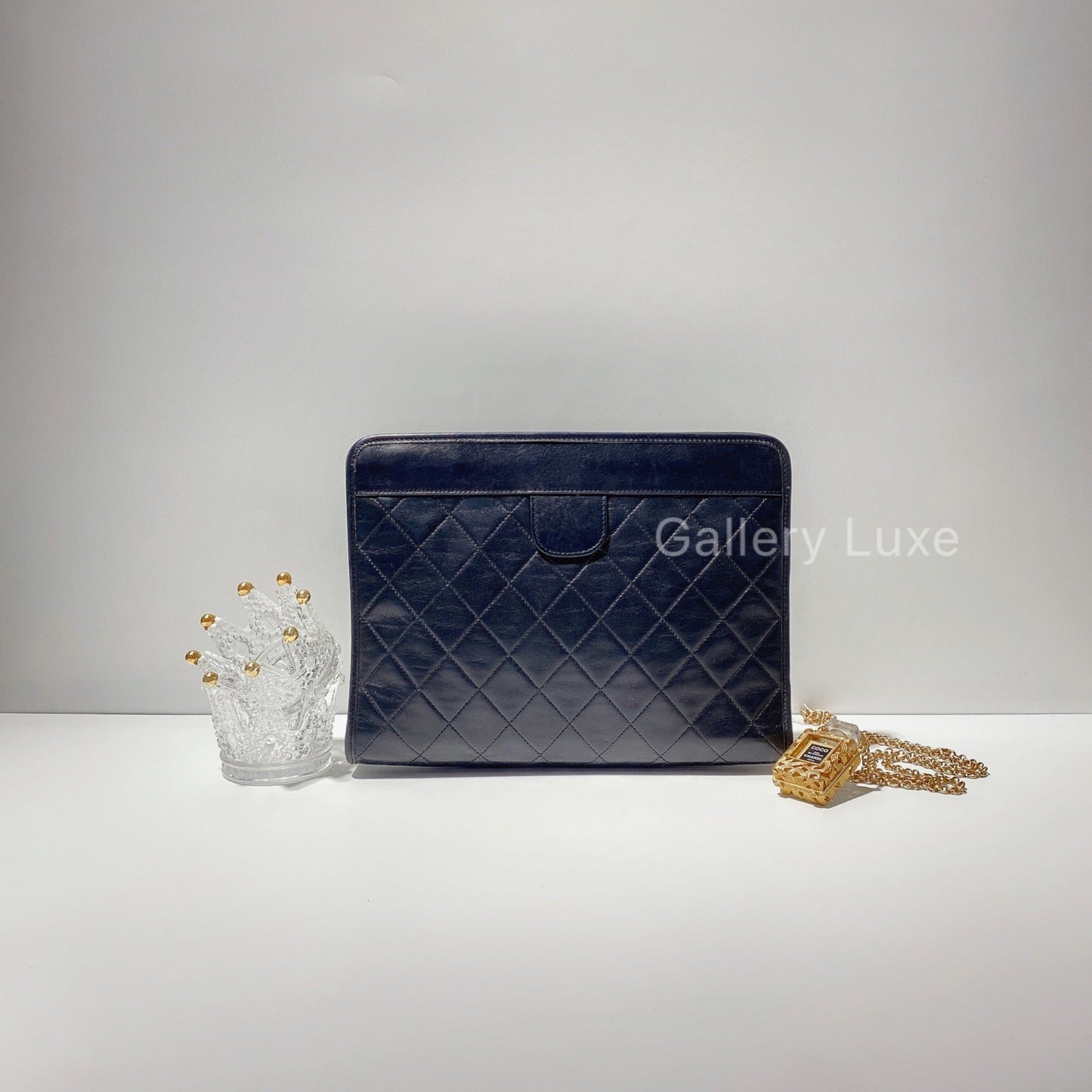 No.2501-Chanel Vintage Lambskin Clutch