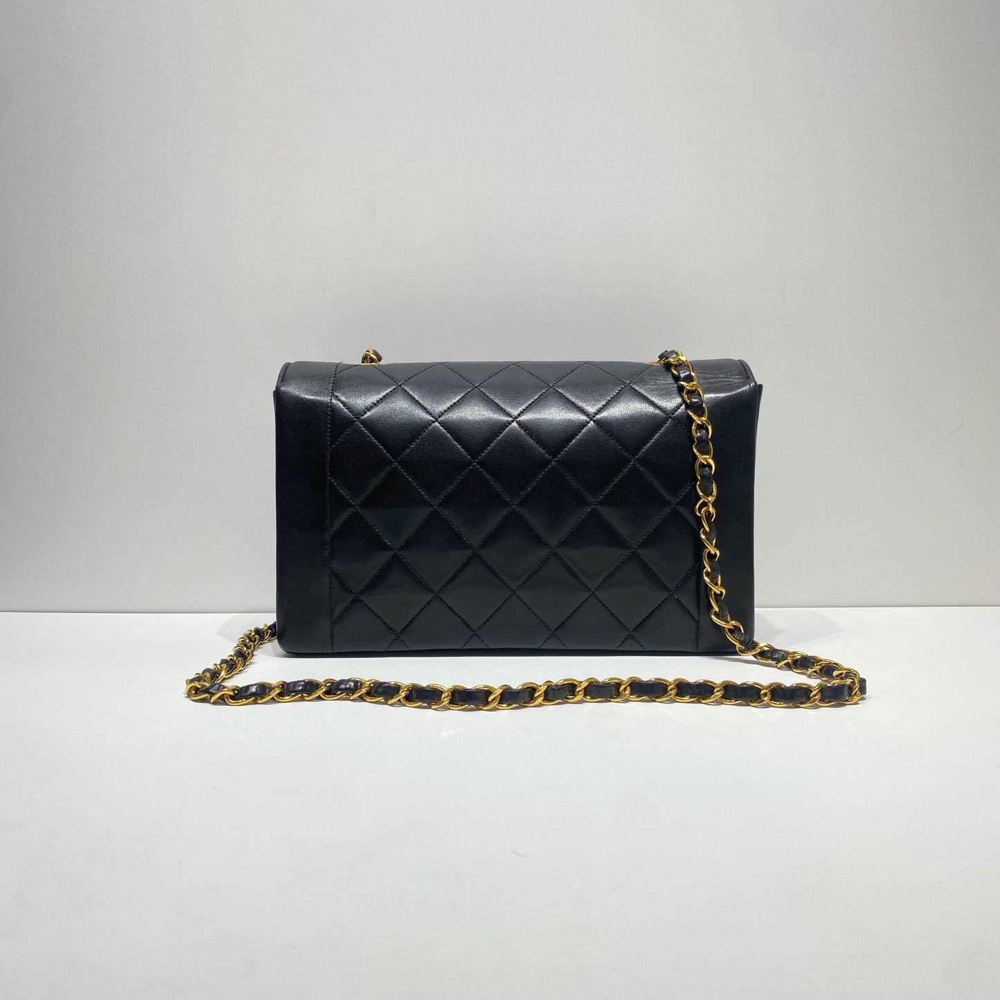 No.4369-Chanel Vintage Lambskin Diana Bag 25cm