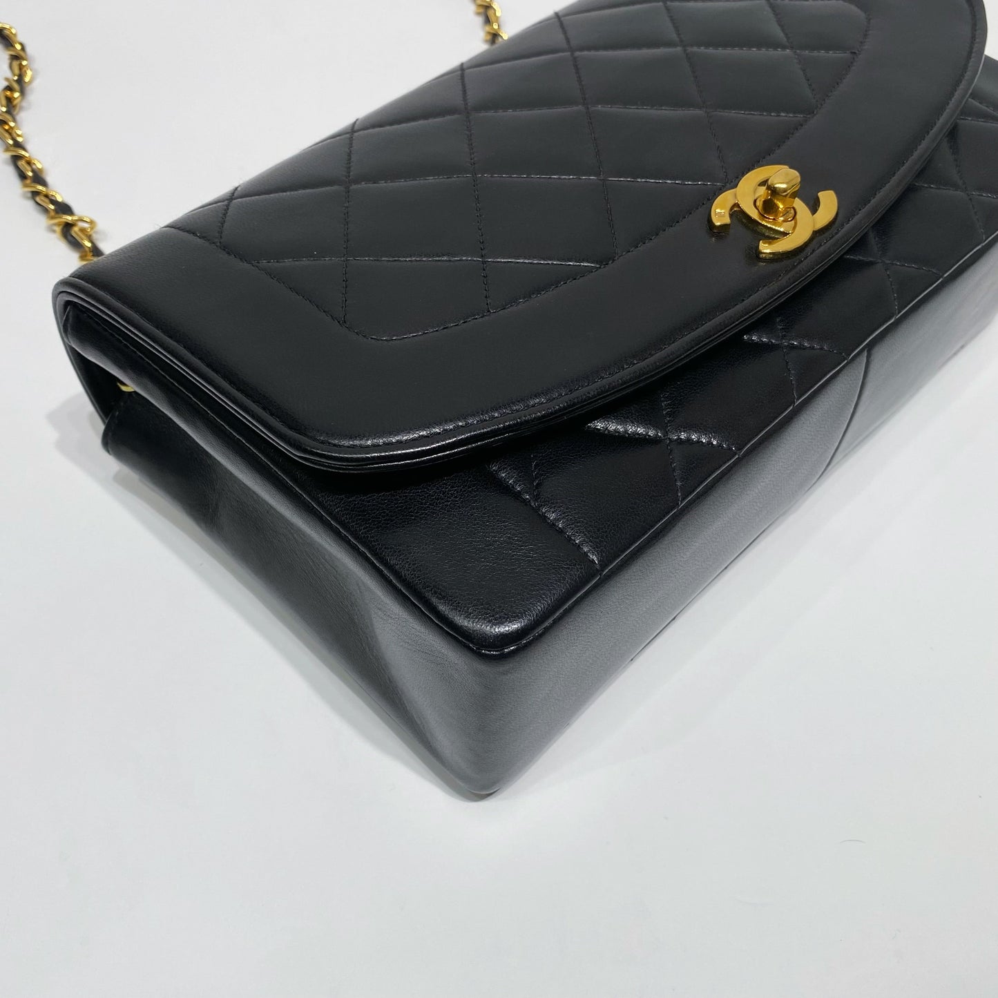 No.4369-Chanel Vintage Lambskin Diana Bag 25cm