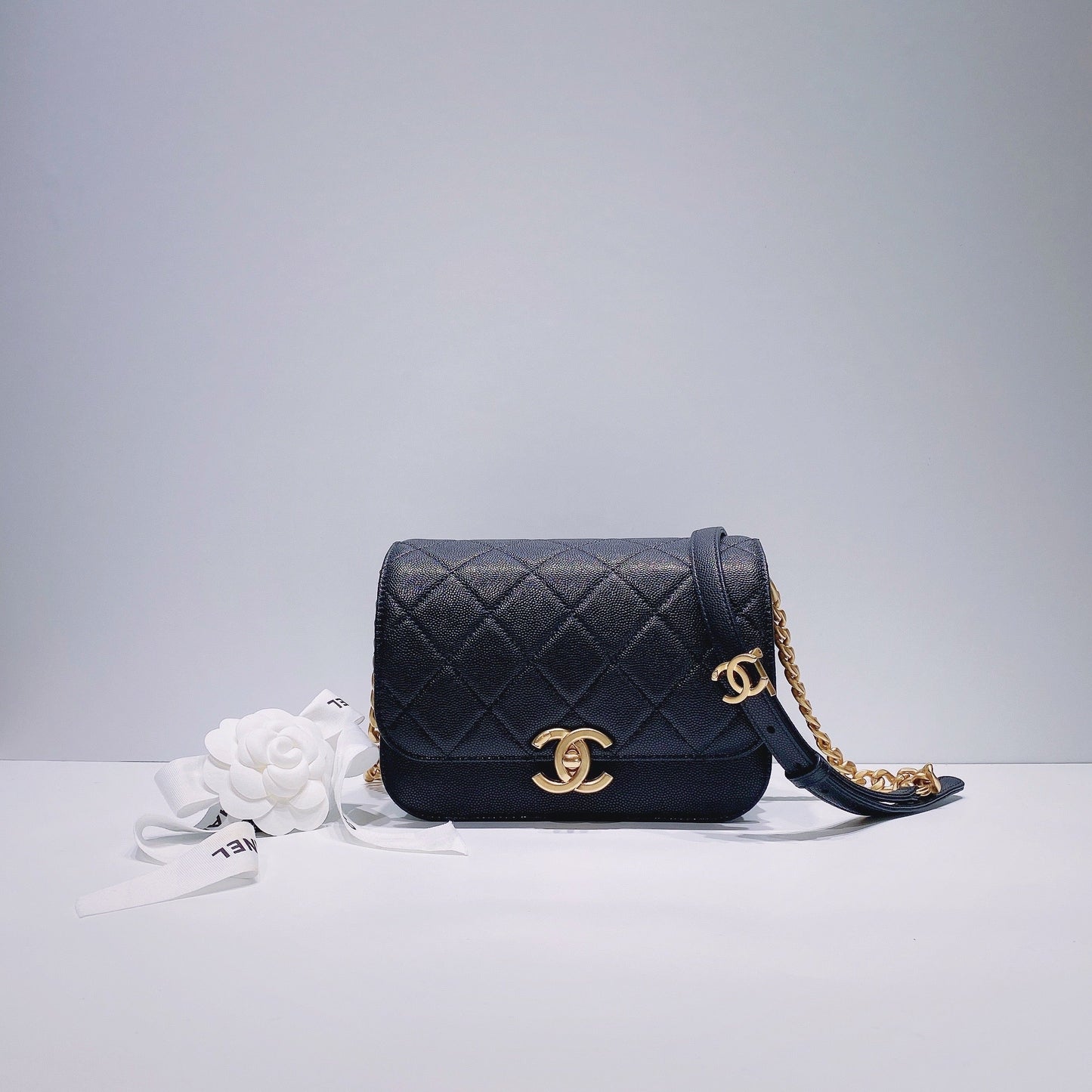 No.3510-Chanel Caviar City Curve Messenger Bag