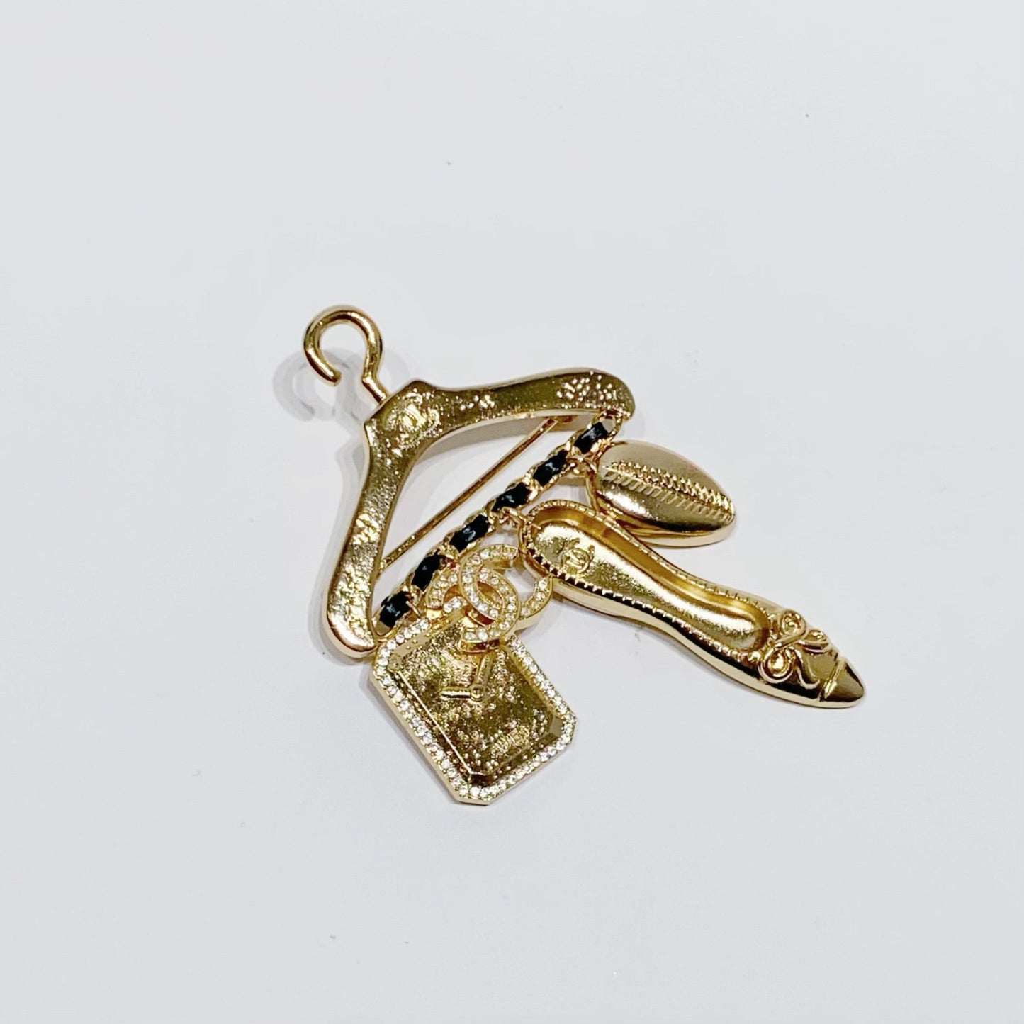 No.4176-Chanel Metal & Leather Hanger Brooch