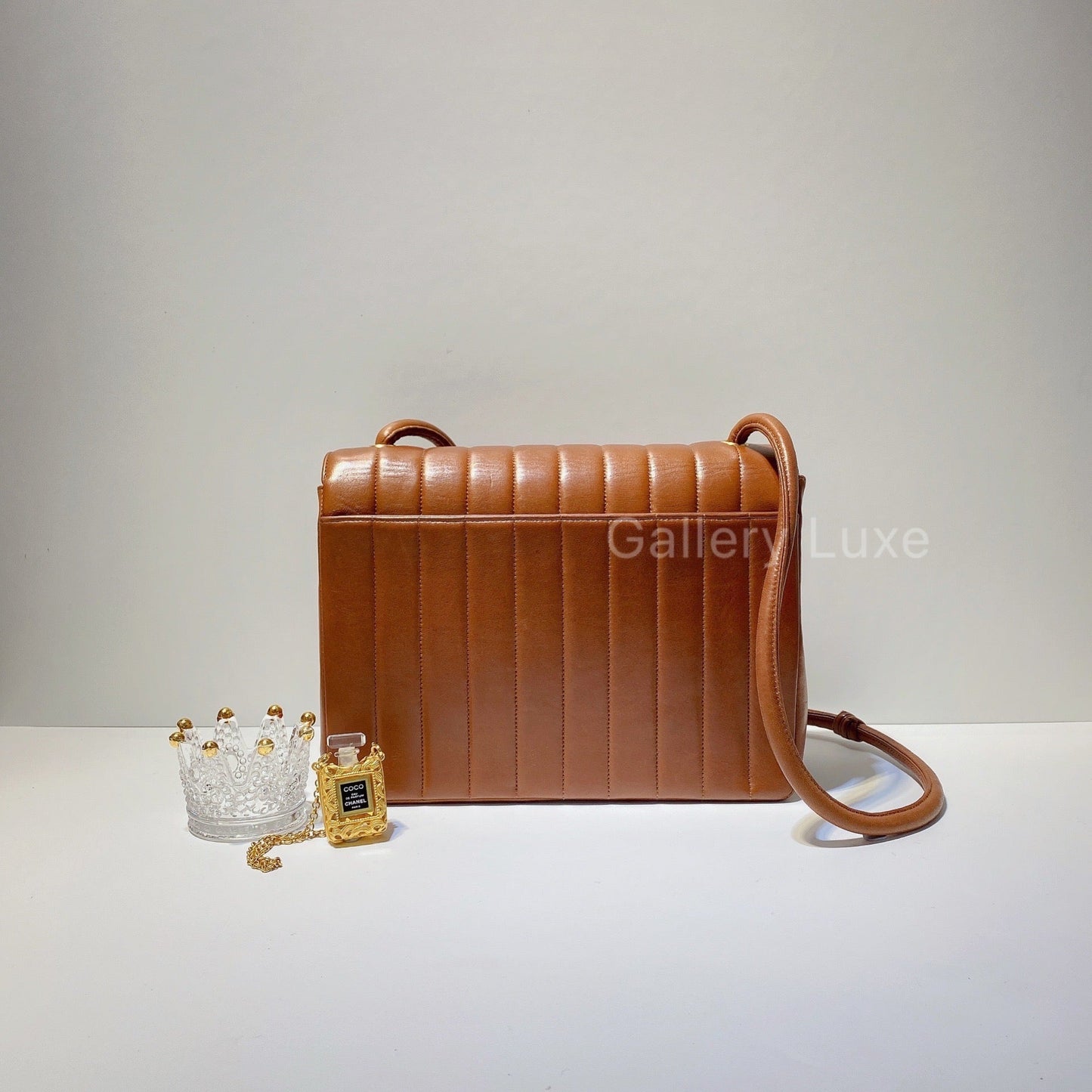 No.2831-Chanel Vintage Lambskin Vertical Lines Shoulder Bag