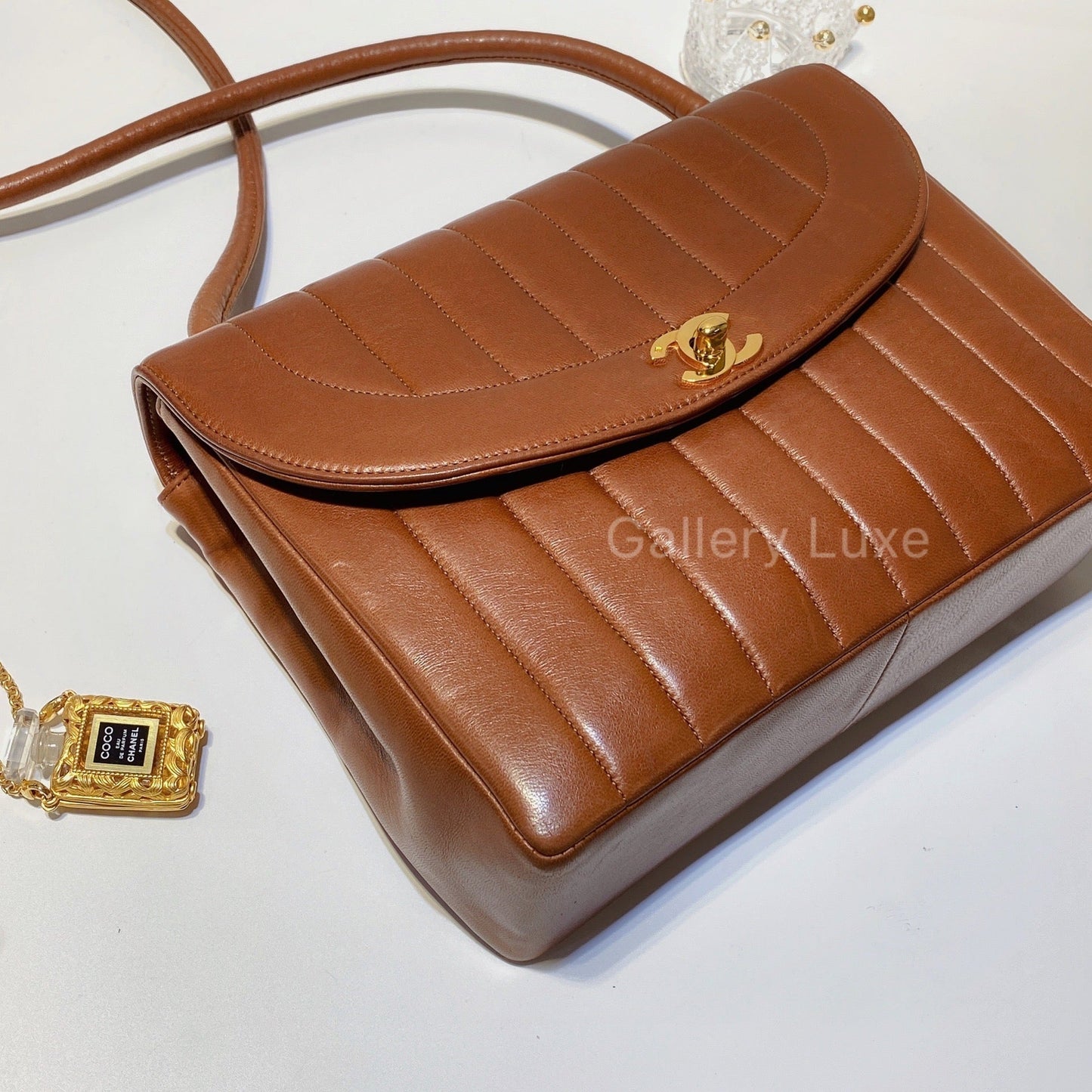 No.2831-Chanel Vintage Lambskin Vertical Lines Shoulder Bag