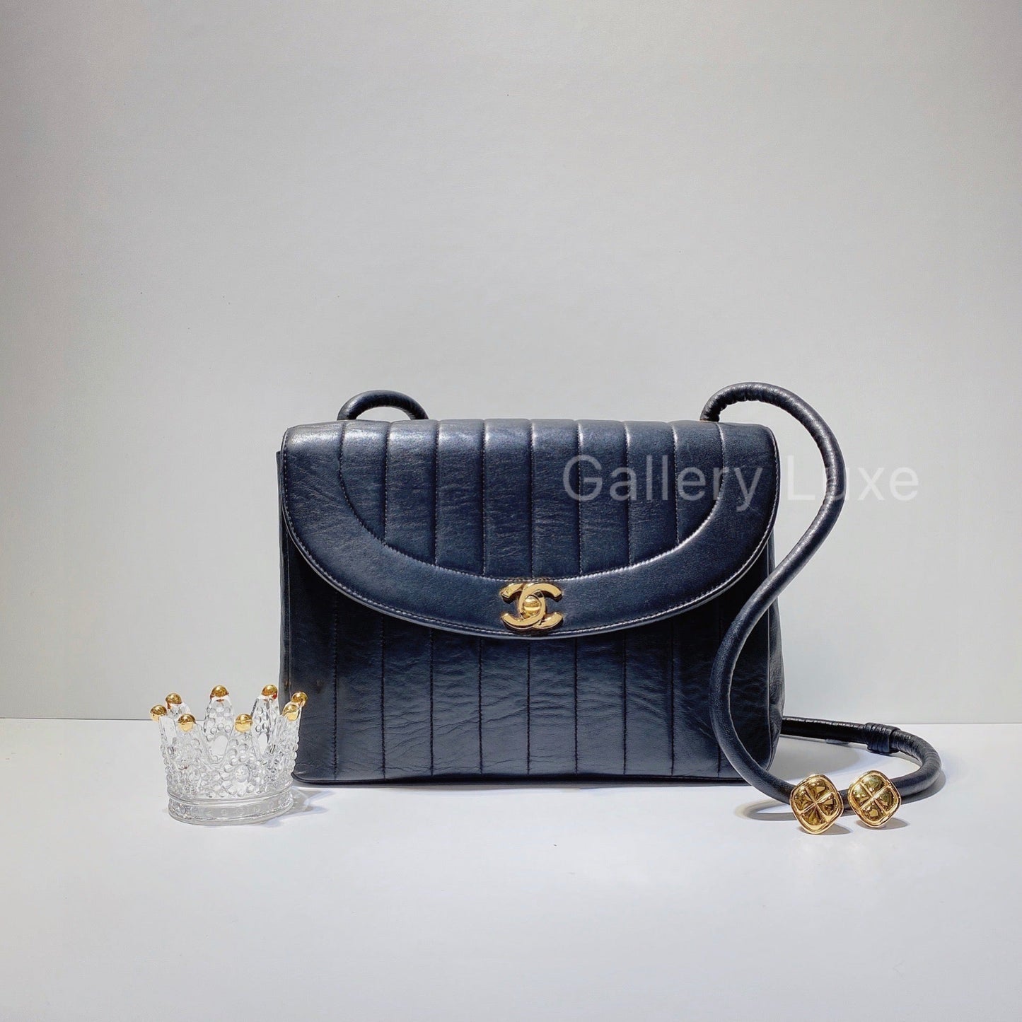 No.2827-Chanel Vintage Lambskin Vertical Lines Shoulder Bag