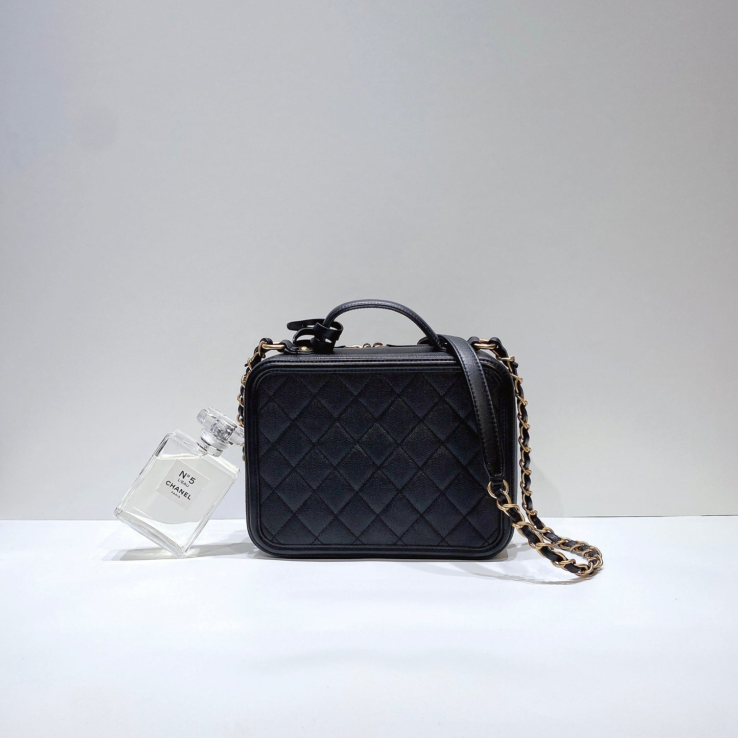 No.4100-Chanel Caviar Medium CC Filigree Vanity Case
