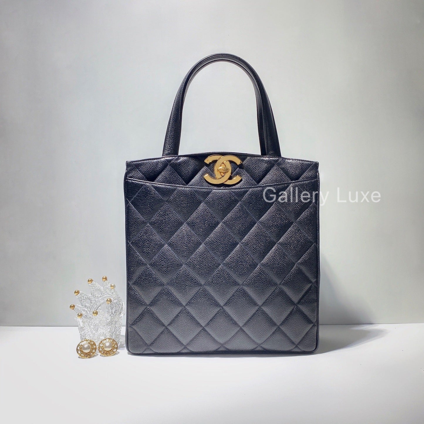 No.2525-Chanel Vintage Caviar Turn Lock Handbag