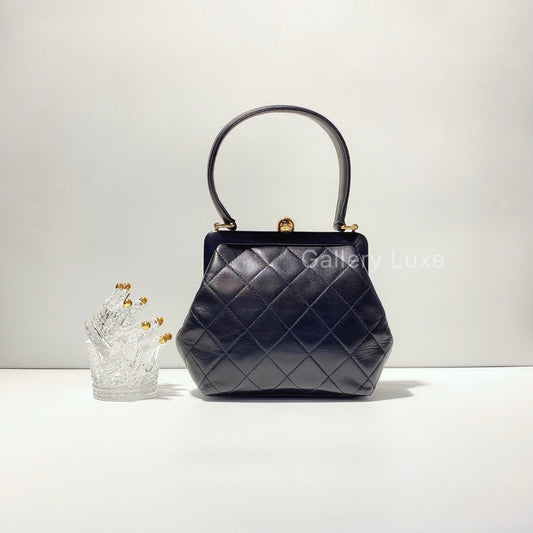 No.2540-Chanel Vintage Lambskin Kiss-Lock Handbag